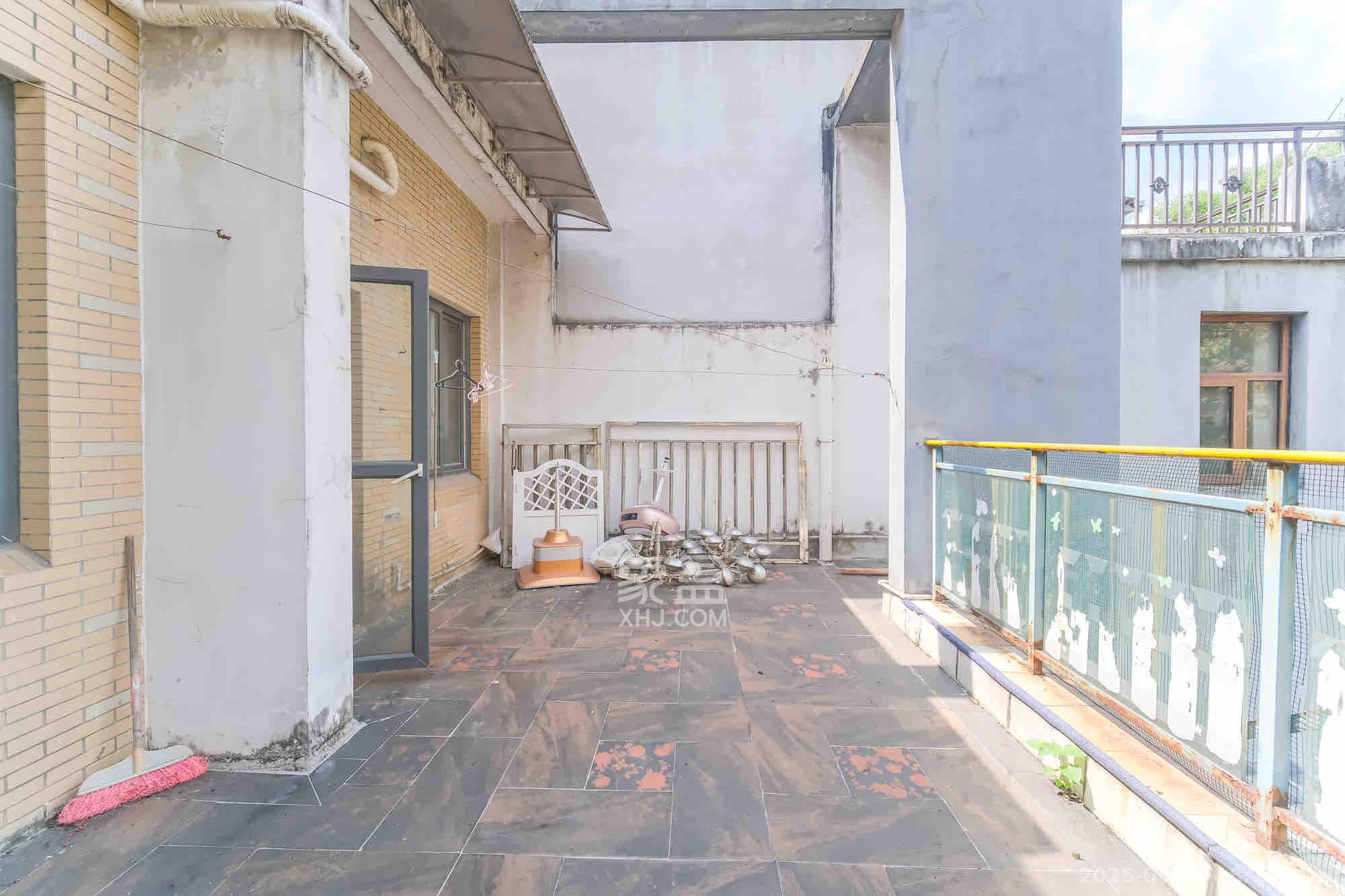 山水湾 5室2厅3卫 6800.0元/月 山水湾 5室2厅3卫 6800.0元/月室内图