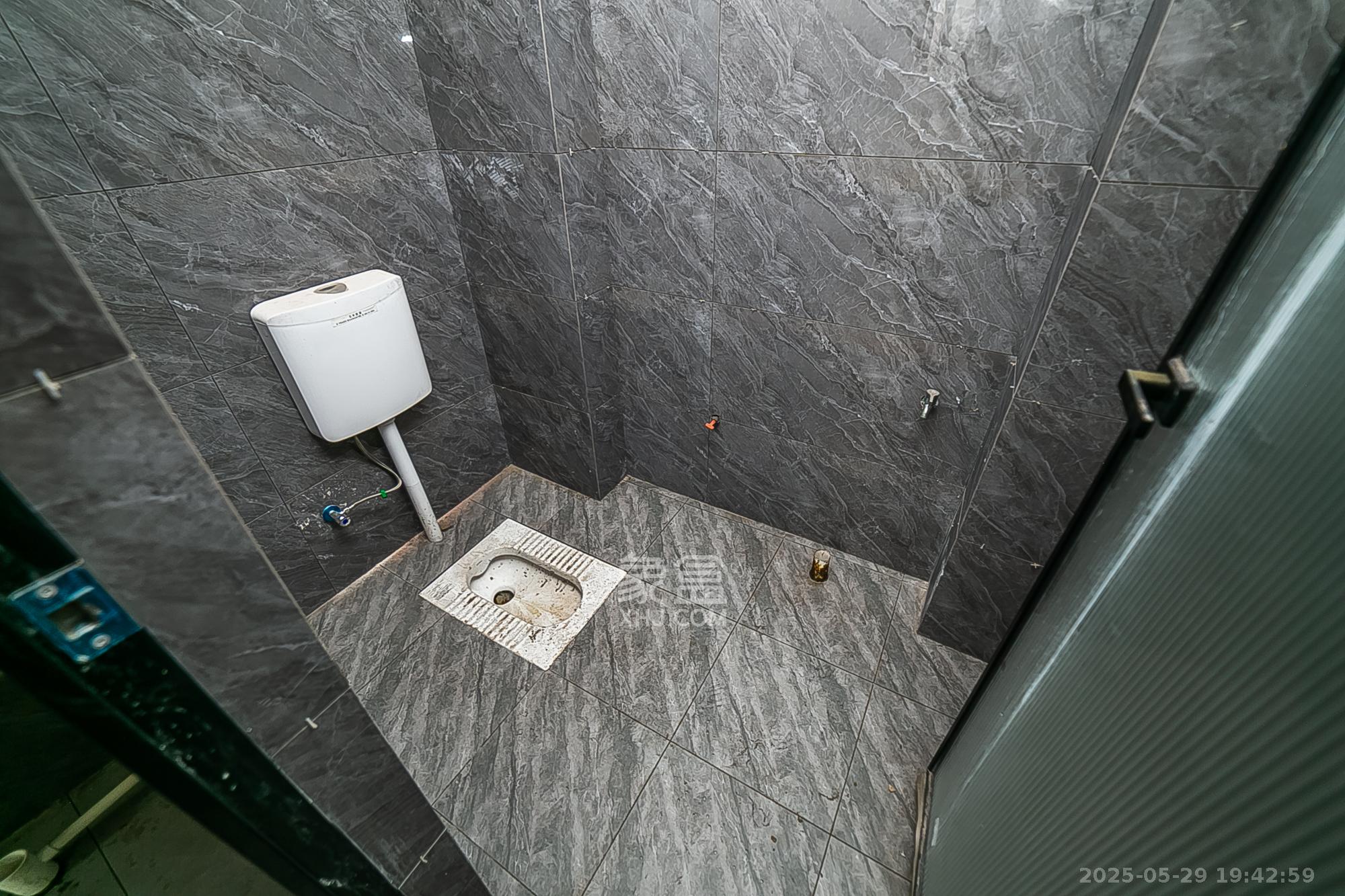 万科紫台 5室5厅4卫 389.0万 万科紫台 5室5厅4卫 389.0万卫生间