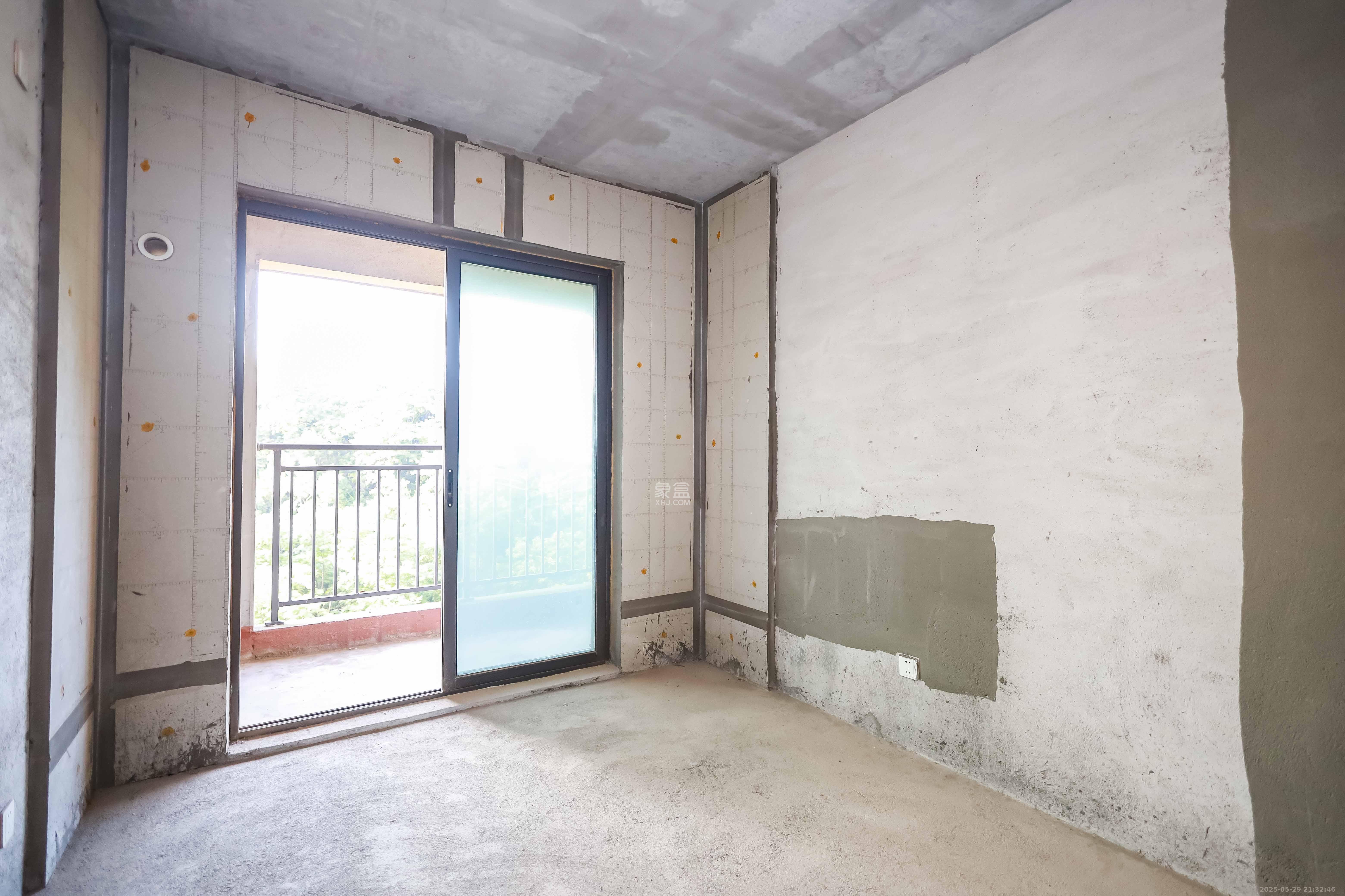 通号岭绣苑 4室2厅2卫 126.0万 通号岭绣苑 4室2厅2卫 126.0万卧室