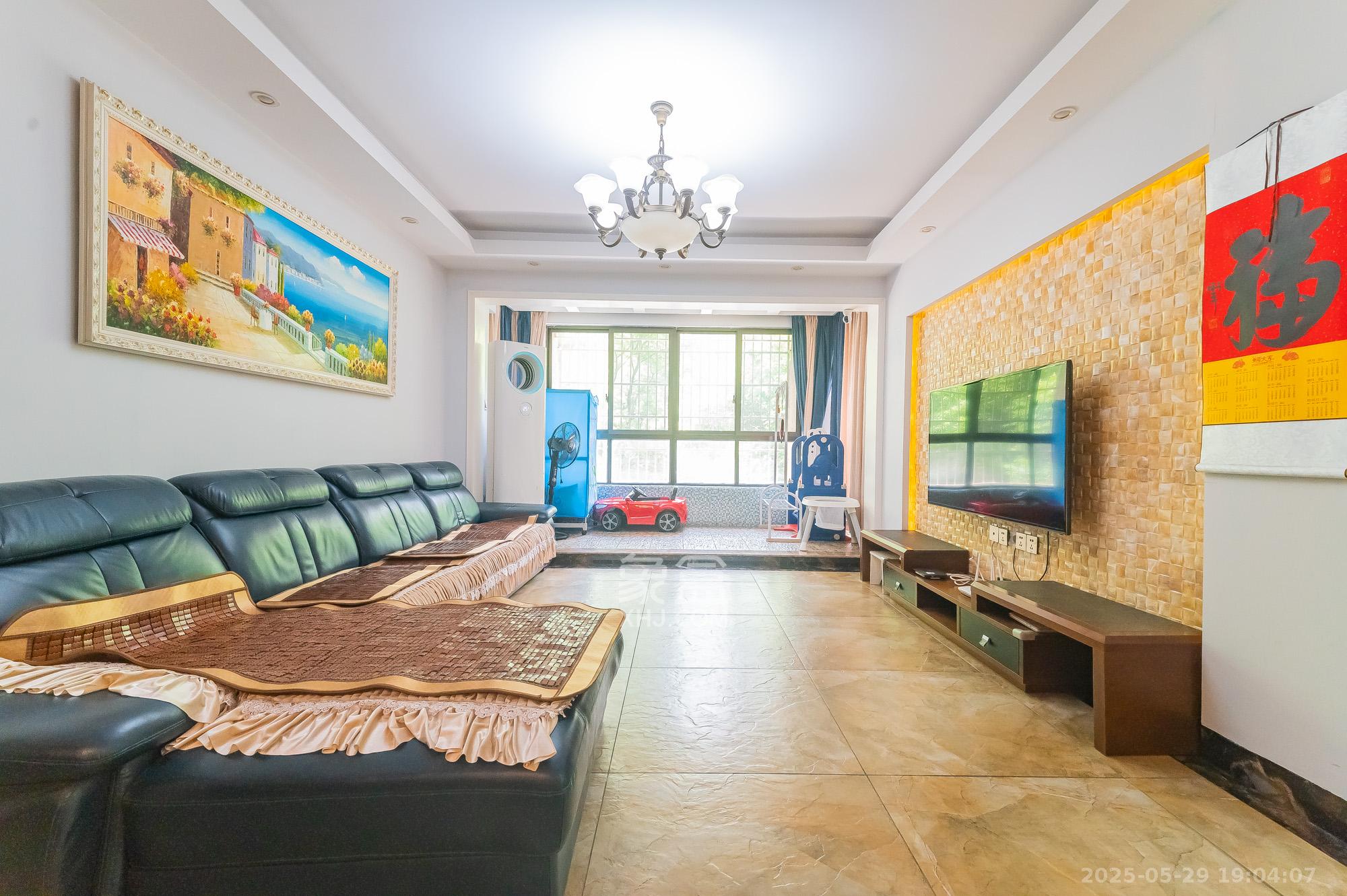 华润凤凰城三期 3室2厅2卫 90.0万 华润凤凰城三期 3室2厅2卫 90.0万客厅