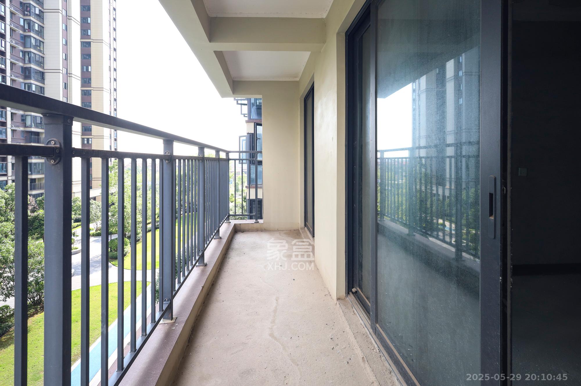 长沙融创城 3室2厅1卫 48.0万 长沙融创城 3室2厅1卫 48.0万阳台