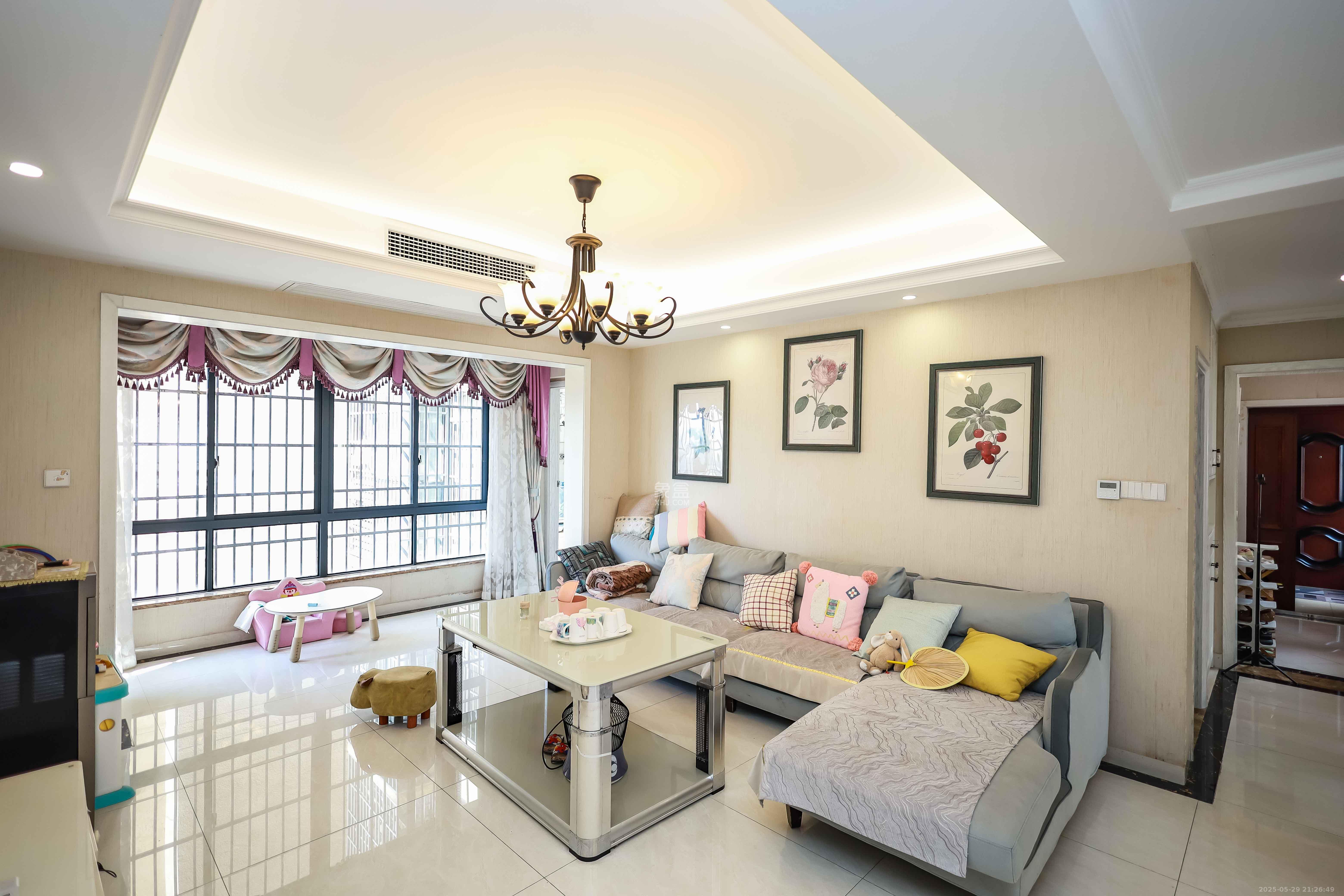 天麓尚层 4室2厅2卫 95.0万 天麓尚层 4室2厅2卫 95.0万客厅