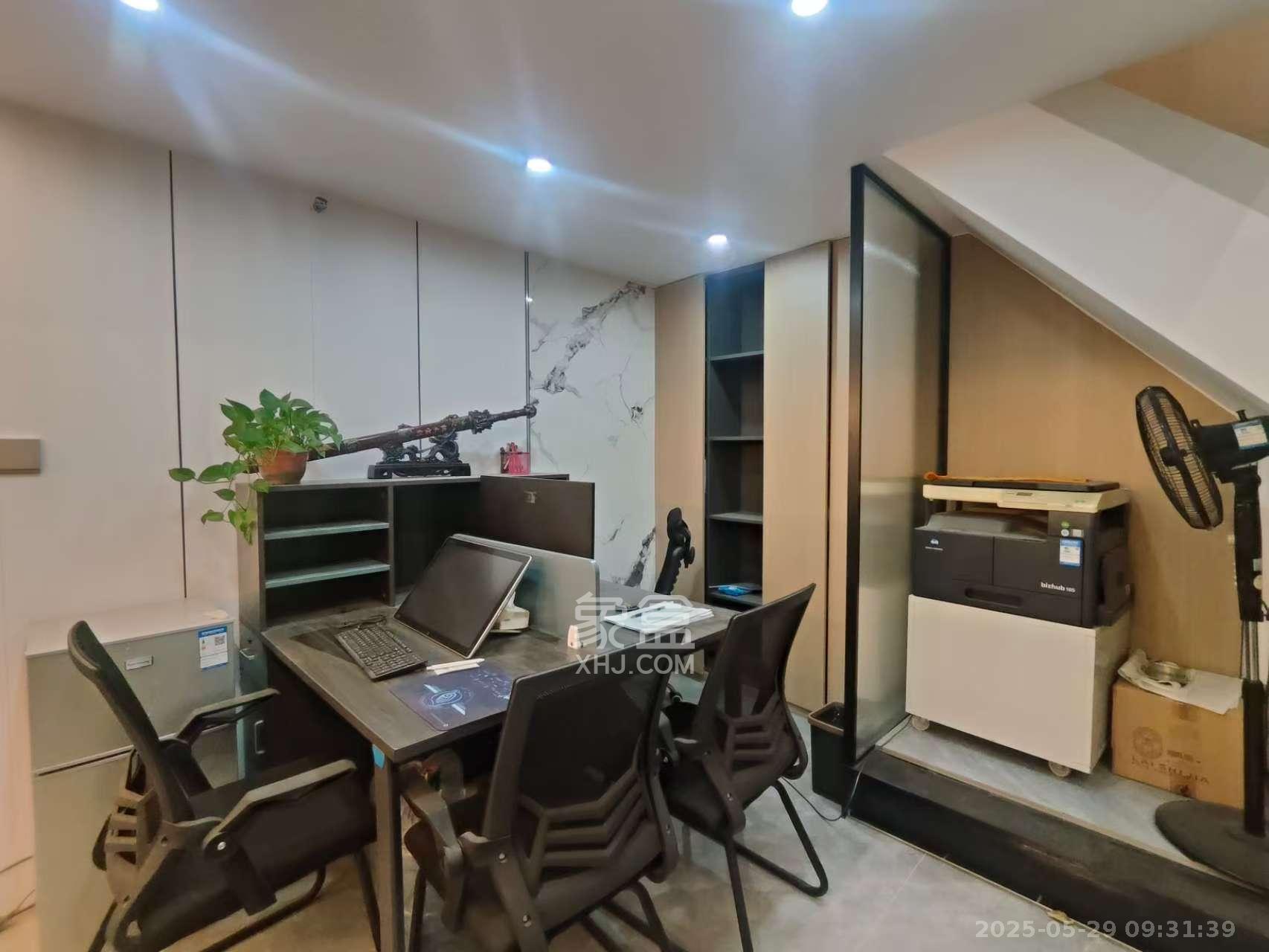 东盈商业广场(华泉城市广场) 1室0厅0卫 3500.0元/月 东盈商业广场(华泉城市广场) 1室0厅0卫 3500.0元/月室内图