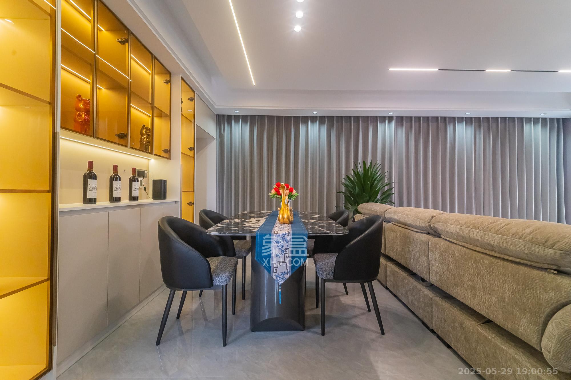 华润凤凰城二期 3室2厅2卫 89.8万 华润凤凰城二期 3室2厅2卫 89.8万客厅