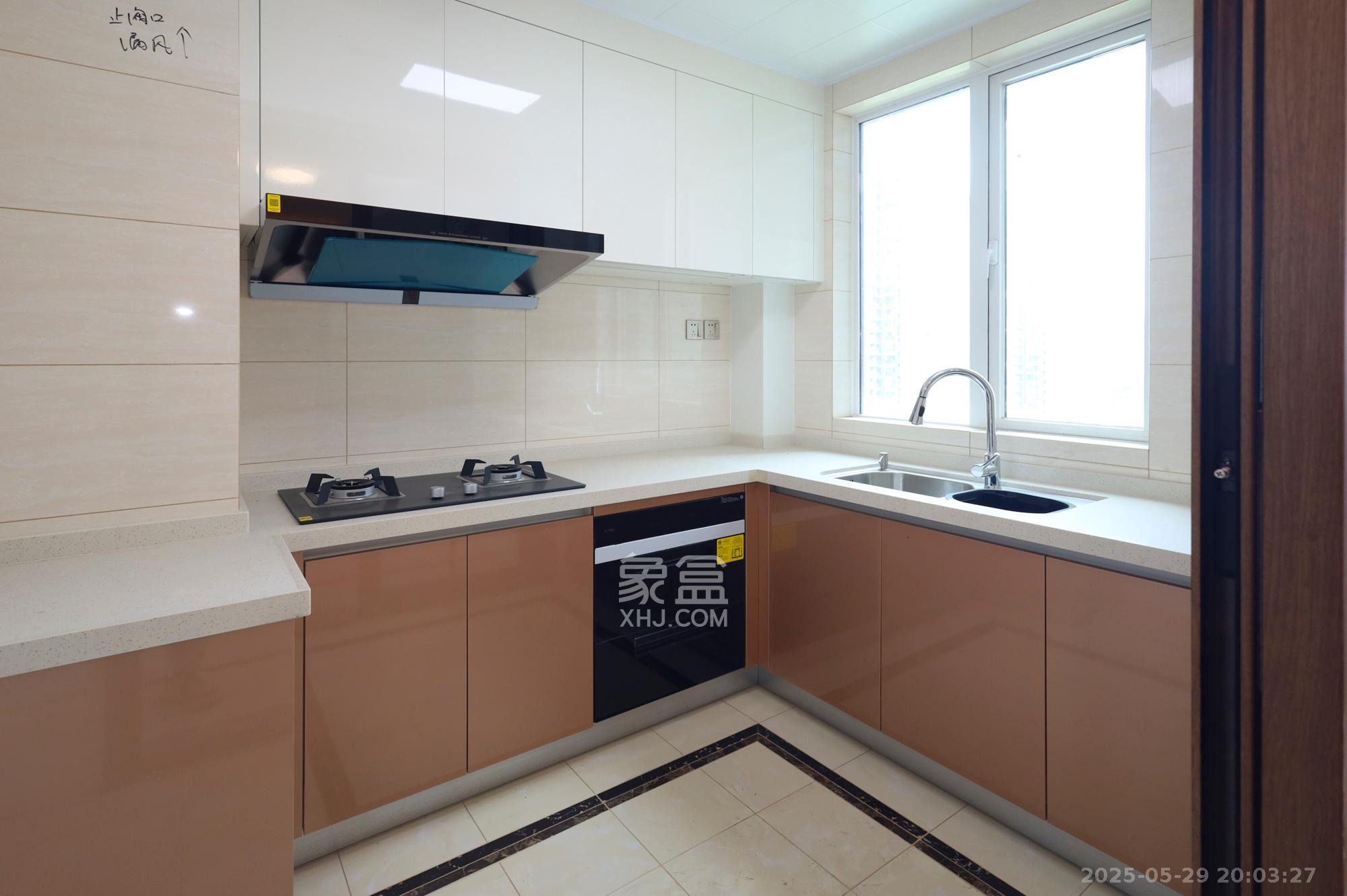 中欣楚天御府E区 4室2厅2卫 155.0万 中欣楚天御府E区 4室2厅2卫 155.0万厨房