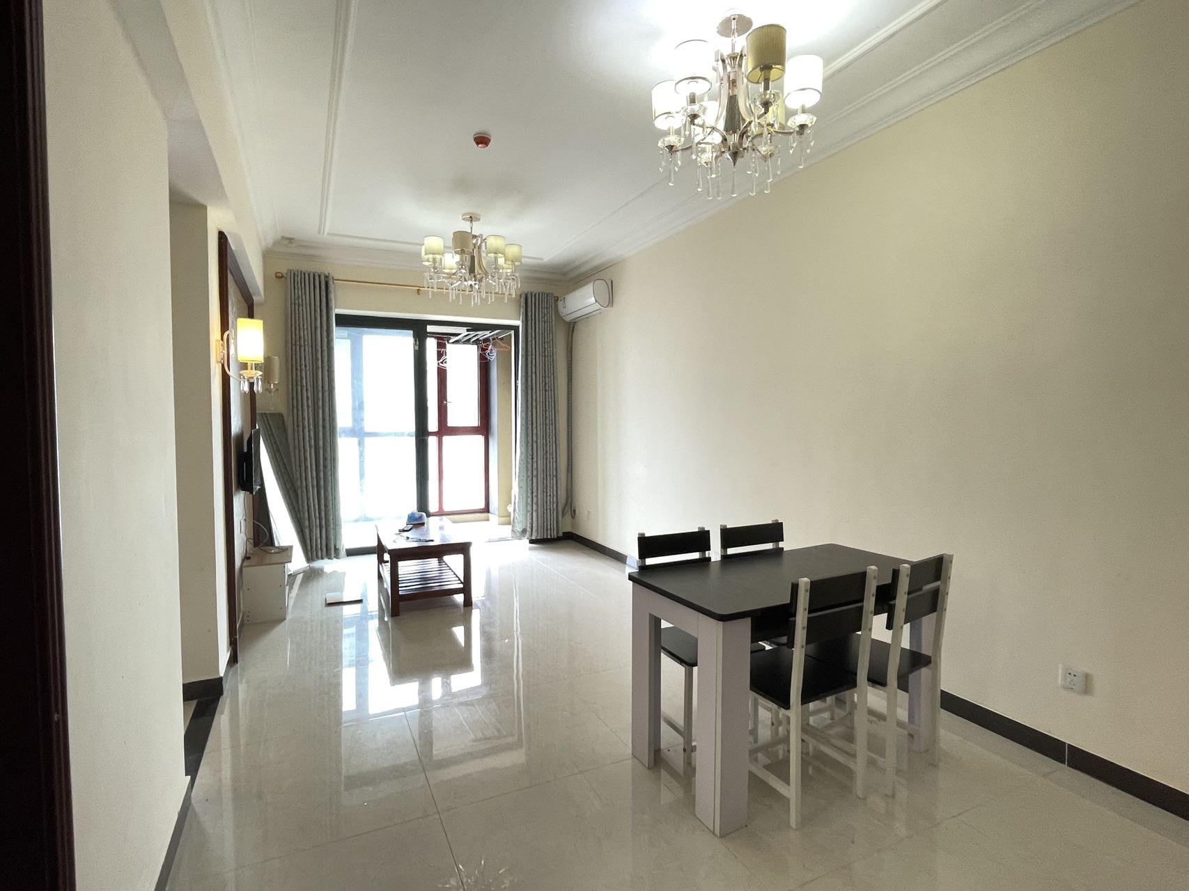 恒大美丽沙天寰湾 1室1厅1卫 2200.0元/月 恒大美丽沙天寰湾 1室1厅1卫 2200.0元/月室内图