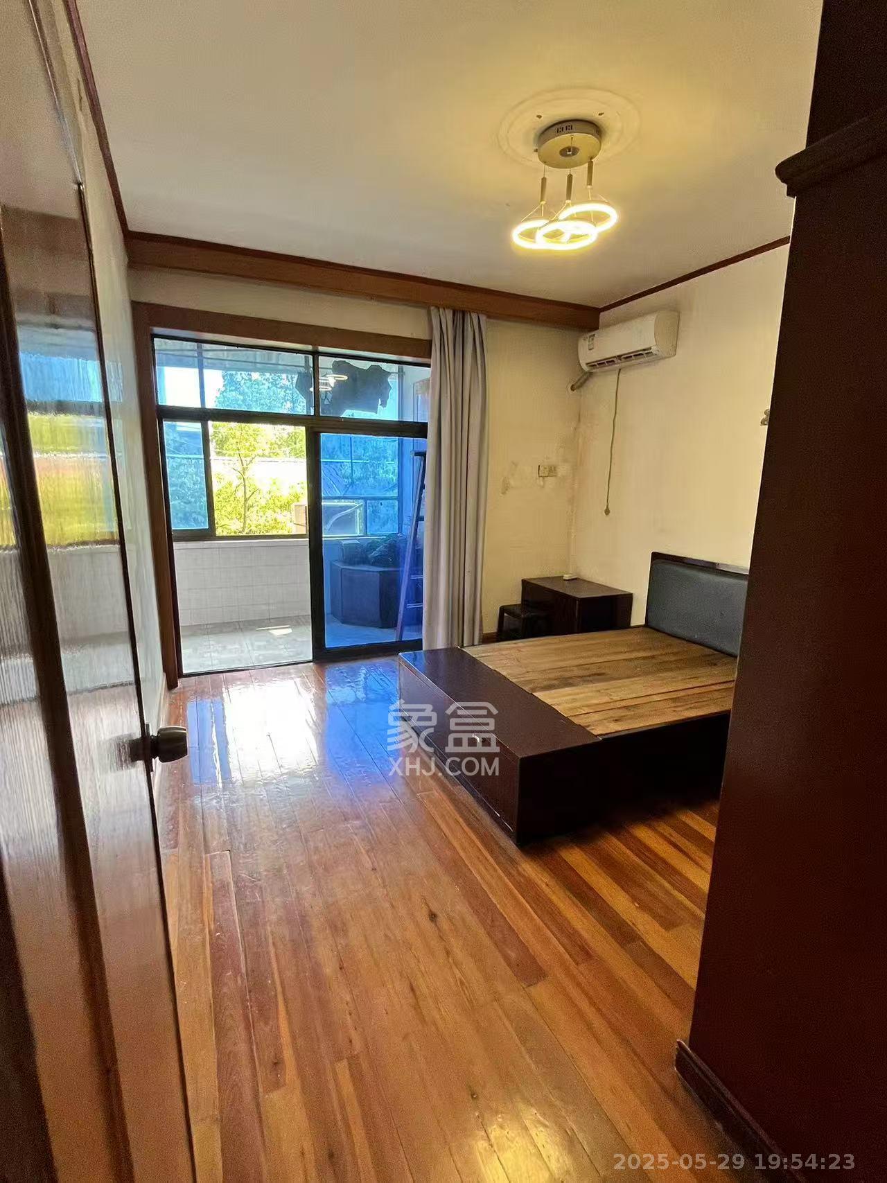 湘雅医学院(湘雅附一北院)  3室2厅1卫    2400.0元/月 湘雅医学院(湘雅附一北院)  3室2厅1卫    2400.0元/月室内图