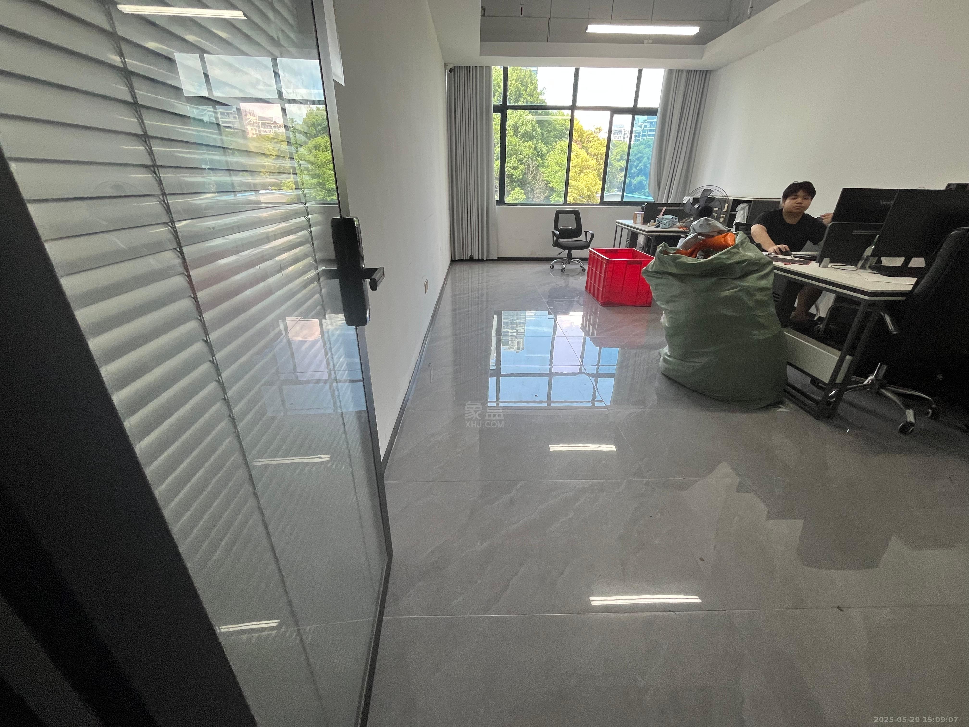 山水国际  10室1厅1卫   13200.00元/月室内图