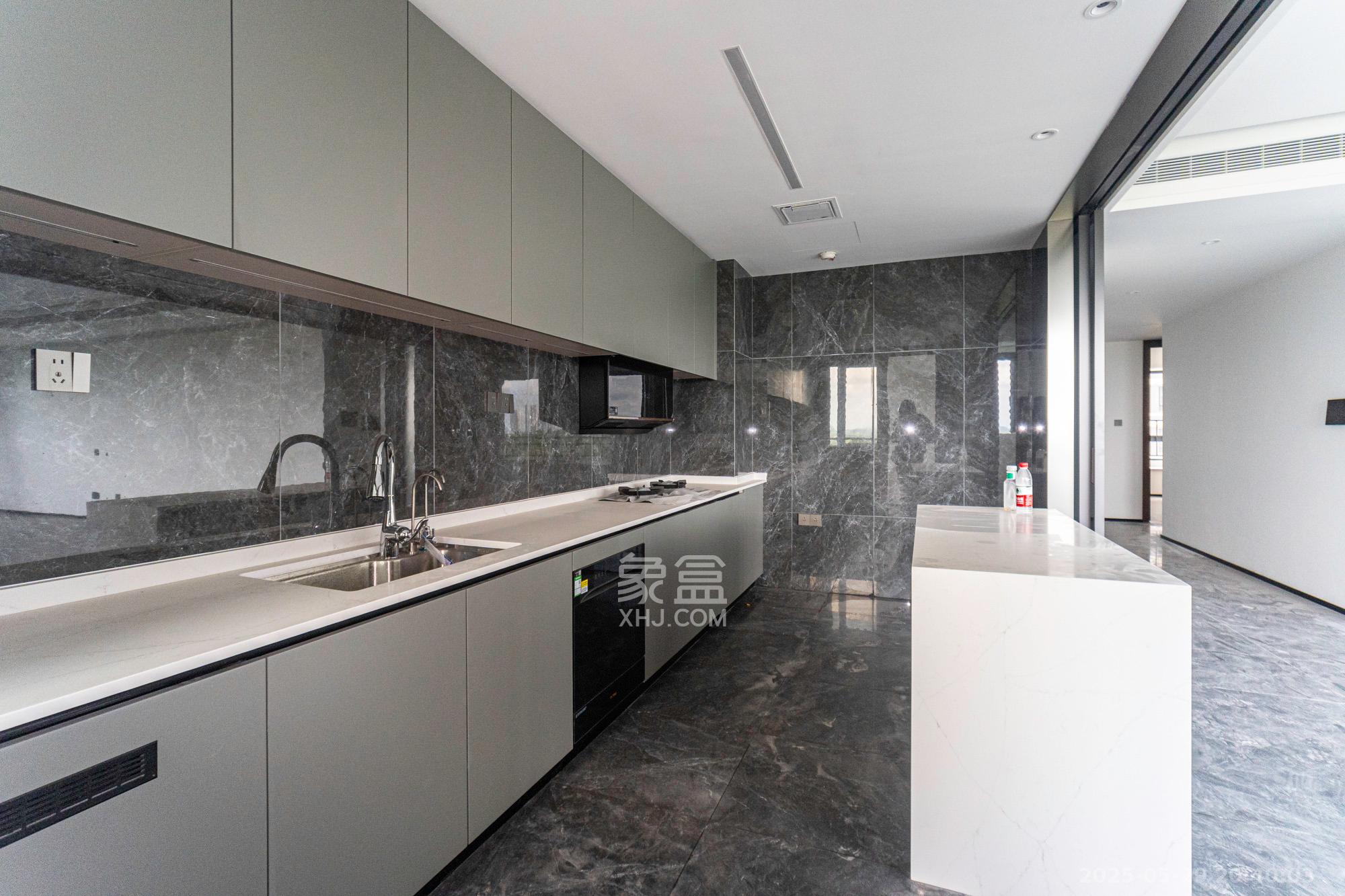 万科松湖天地 4室2厅2卫 320.0万 万科松湖天地 4室2厅2卫 320.0万厨房