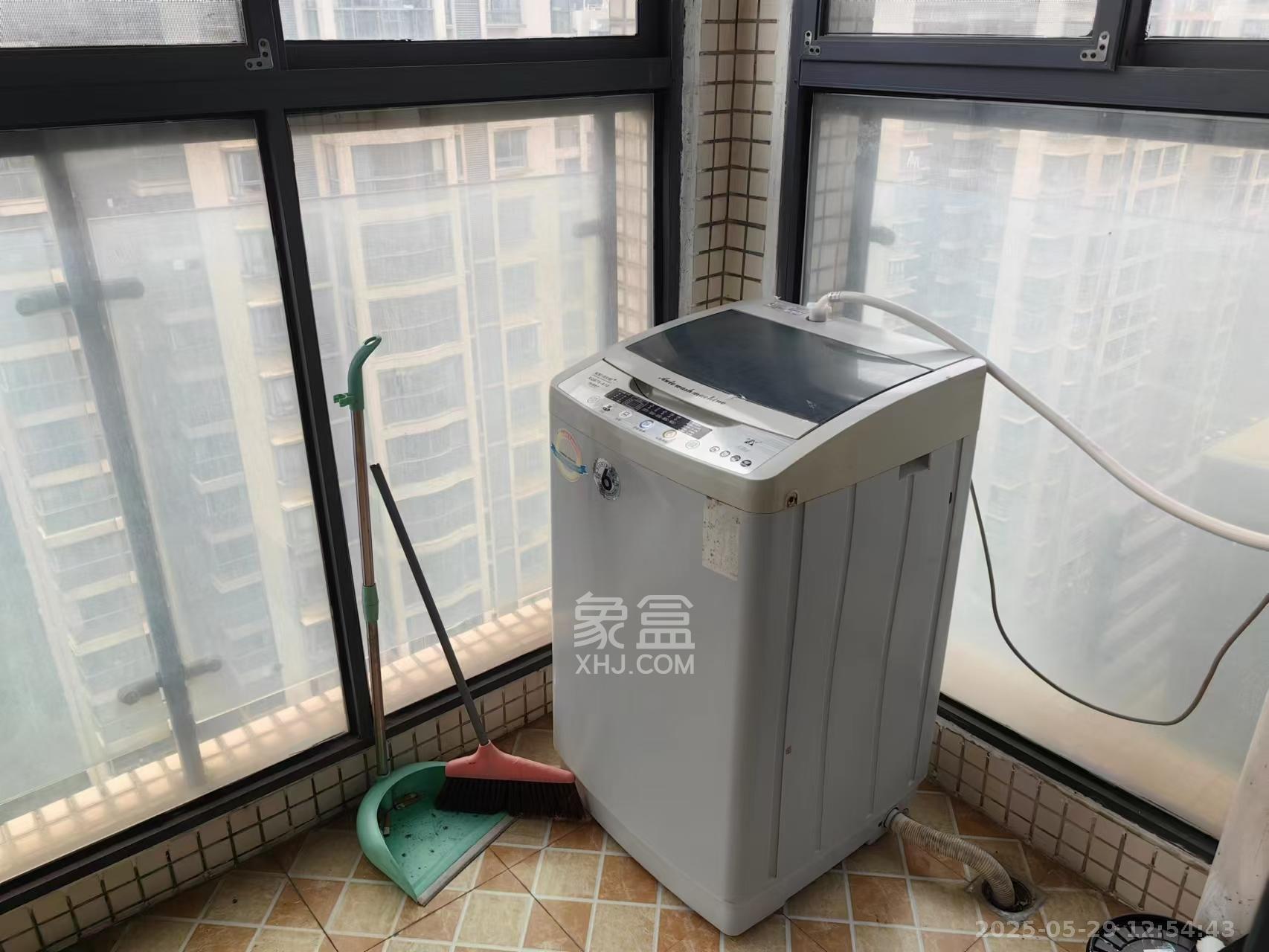 高鑫麓城  1室2厅1卫   2500.00元/月室内图