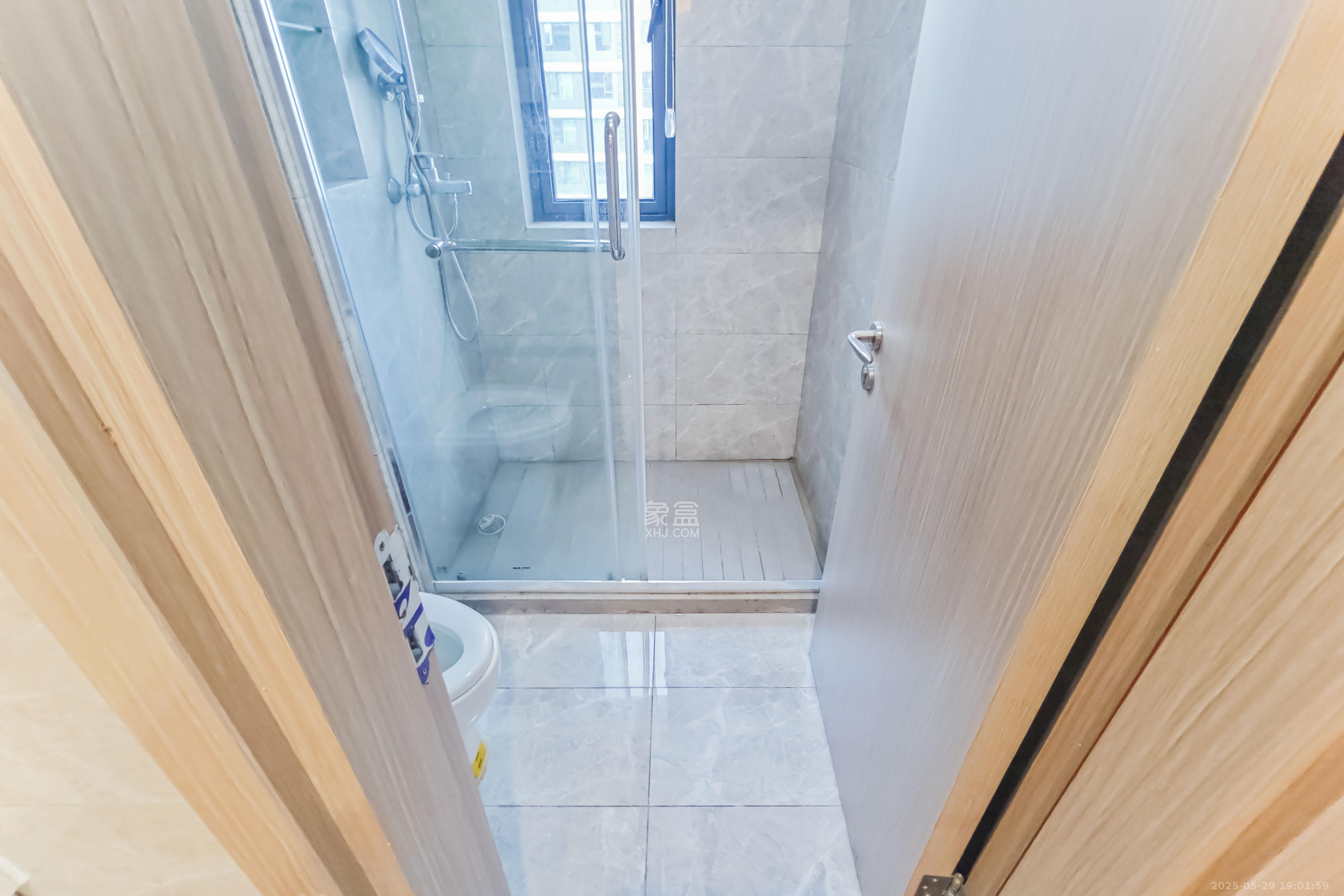 旭辉雨花郡  4室2厅2卫    190.0万卧室