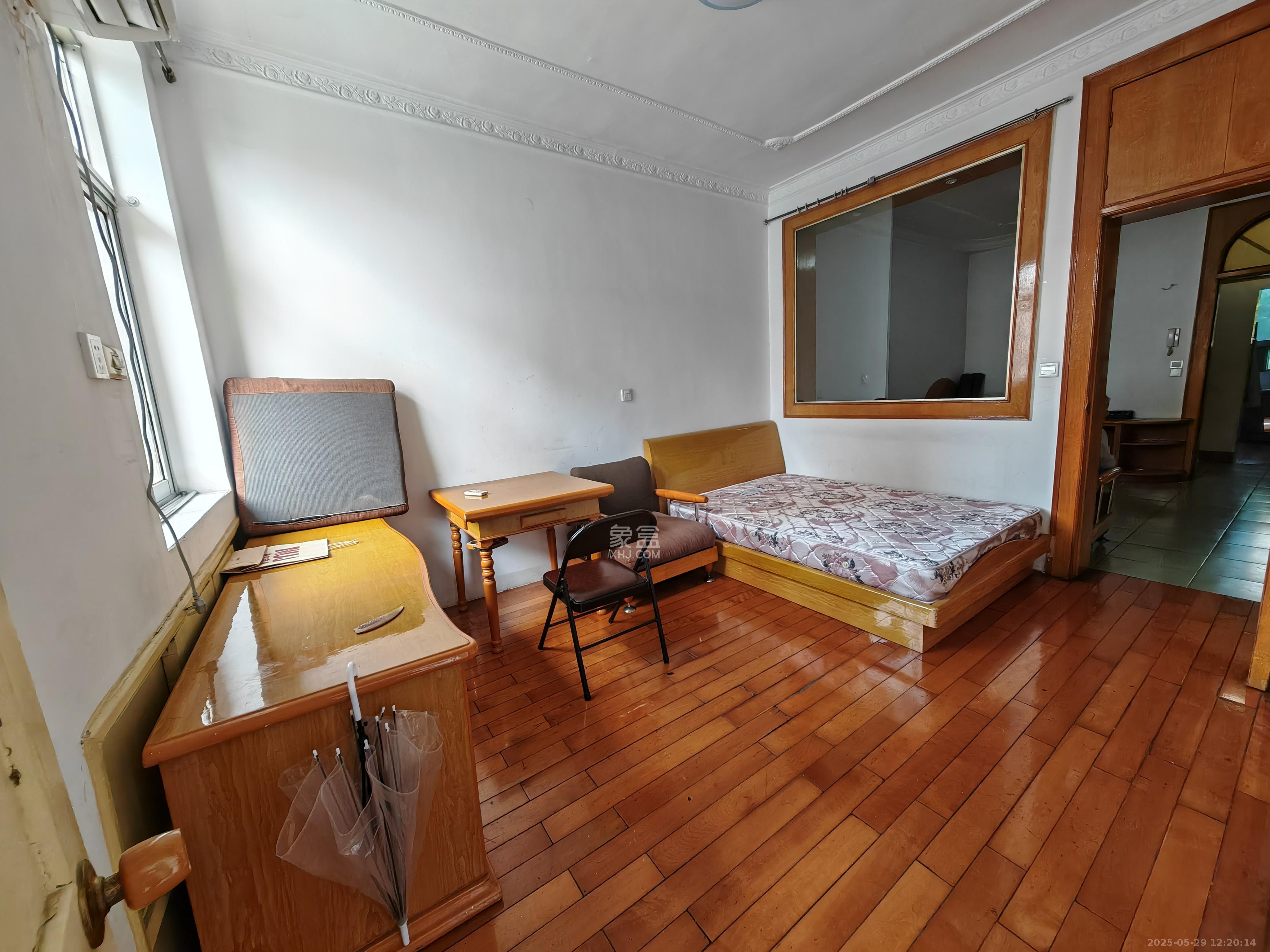 湘农桥社区 3室1厅1卫 1600.0元/月 湘农桥社区 3室1厅1卫 1600.0元/月室内图