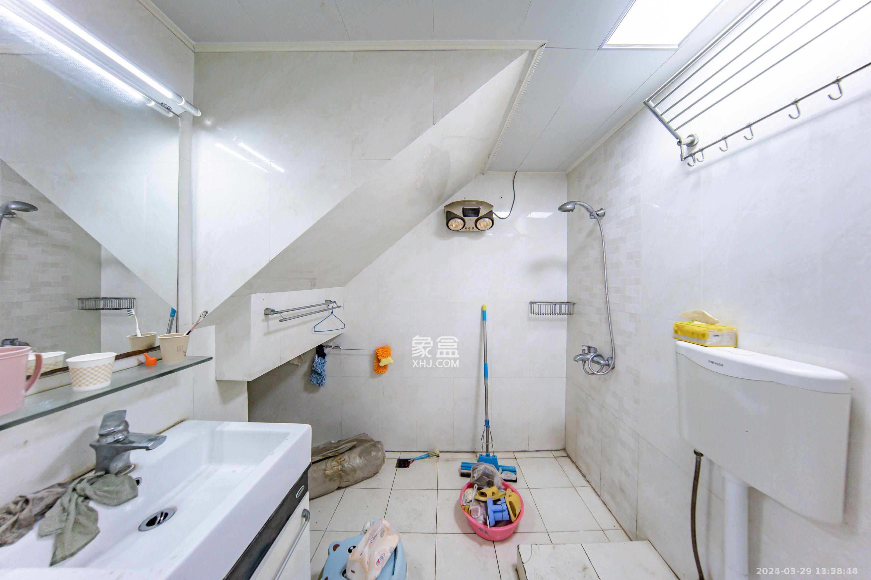 阳光100一期、四五期 5室2厅3卫 6500.0元/月 阳光100一期、四五期 5室2厅3卫 6500.0元/月室内图