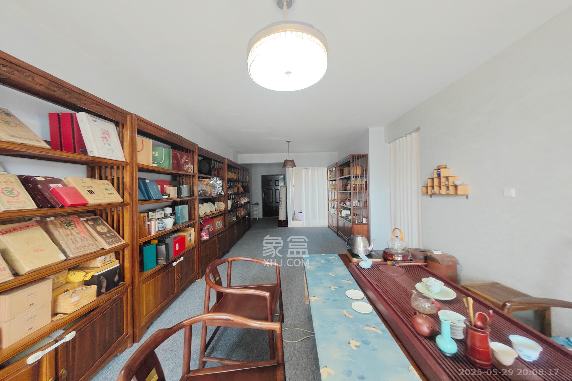 保利大都汇四期 4室2厅2卫 130.0万 保利大都汇四期 4室2厅2卫 130.0万客厅