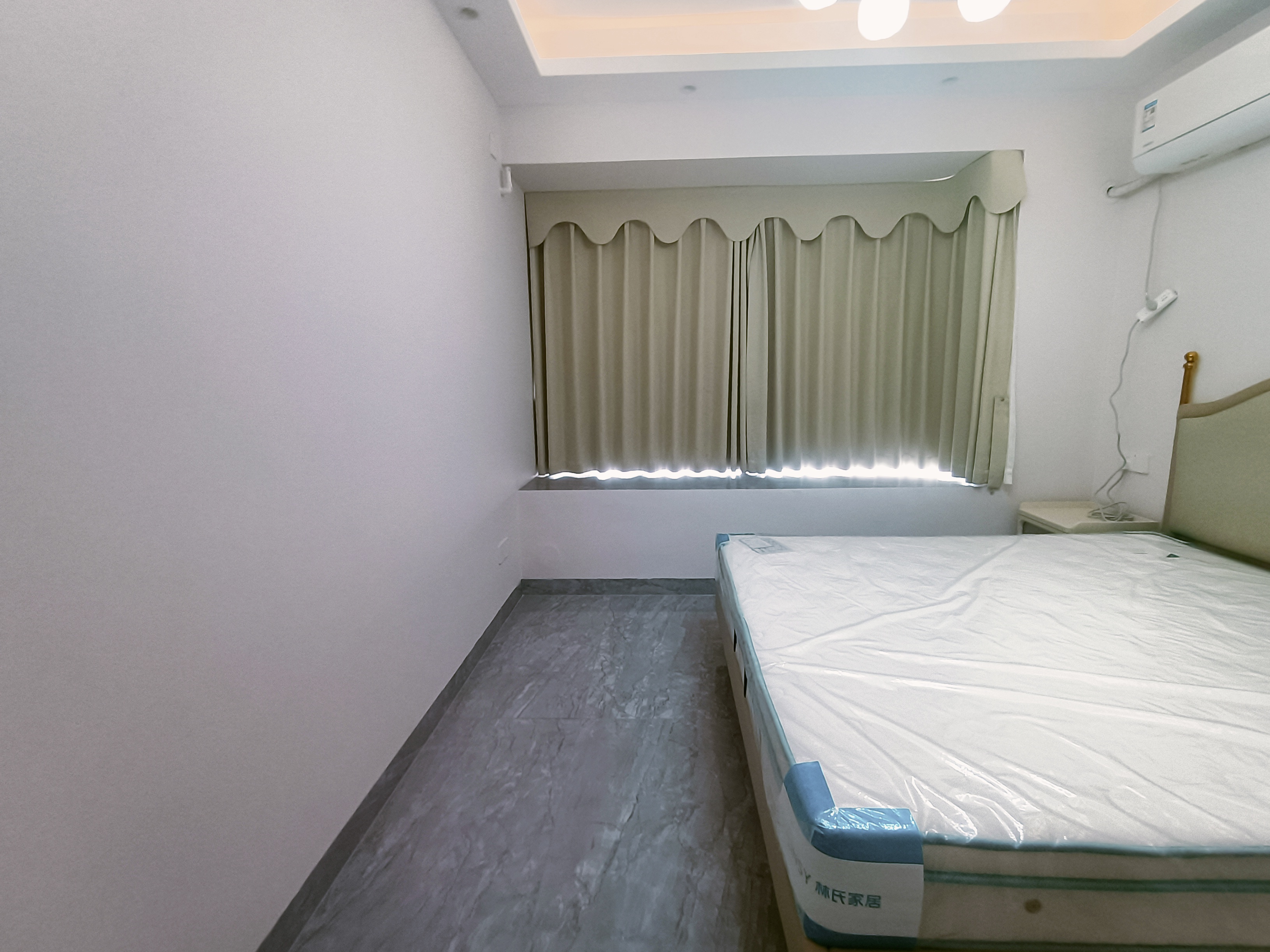 绿地城逸园  3室2厅2卫   2800.00元/月室内图