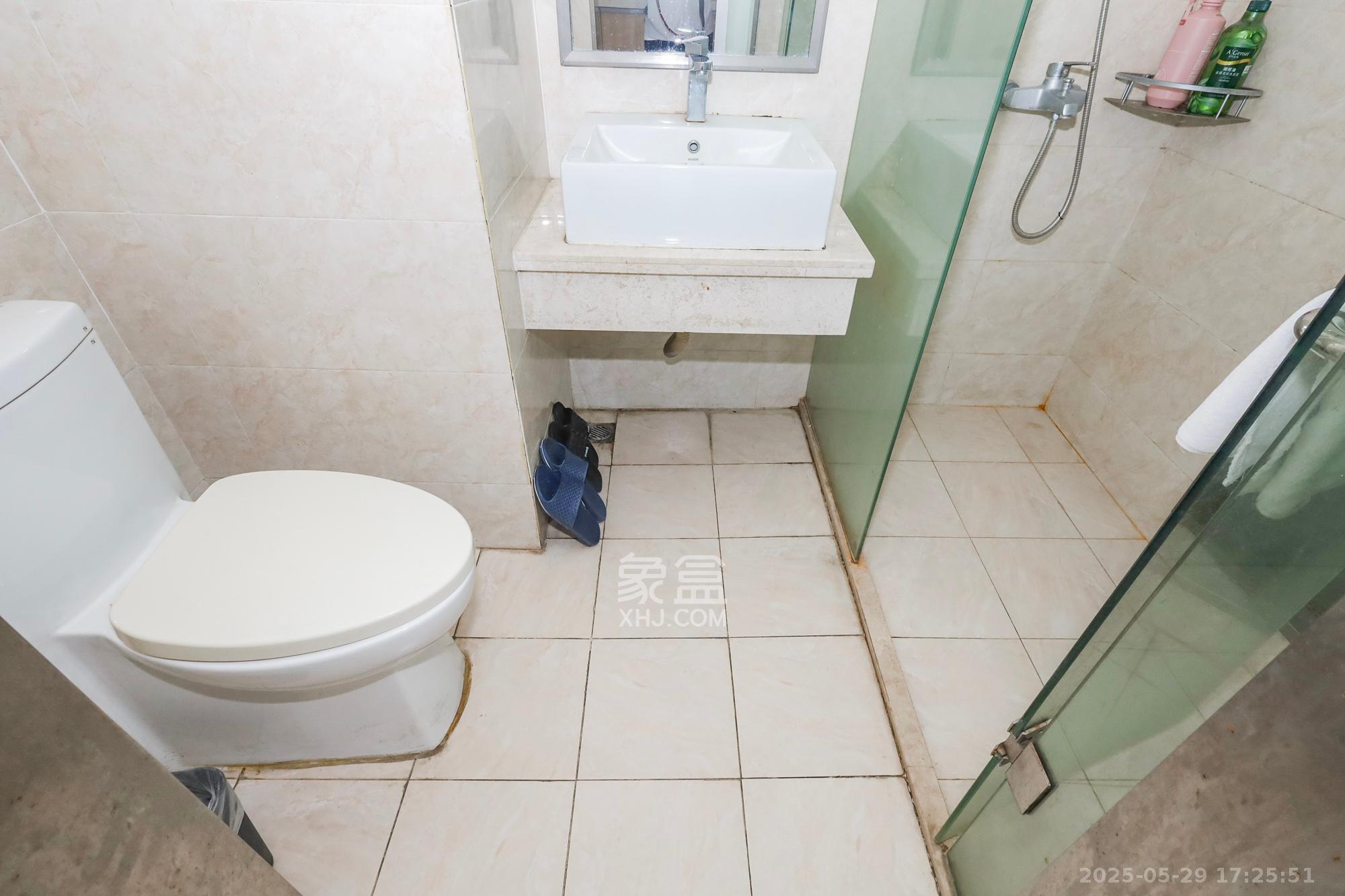 协信星澜汇 1室1厅1卫 22.0万 协信星澜汇 1室1厅1卫 22.0万卫生间