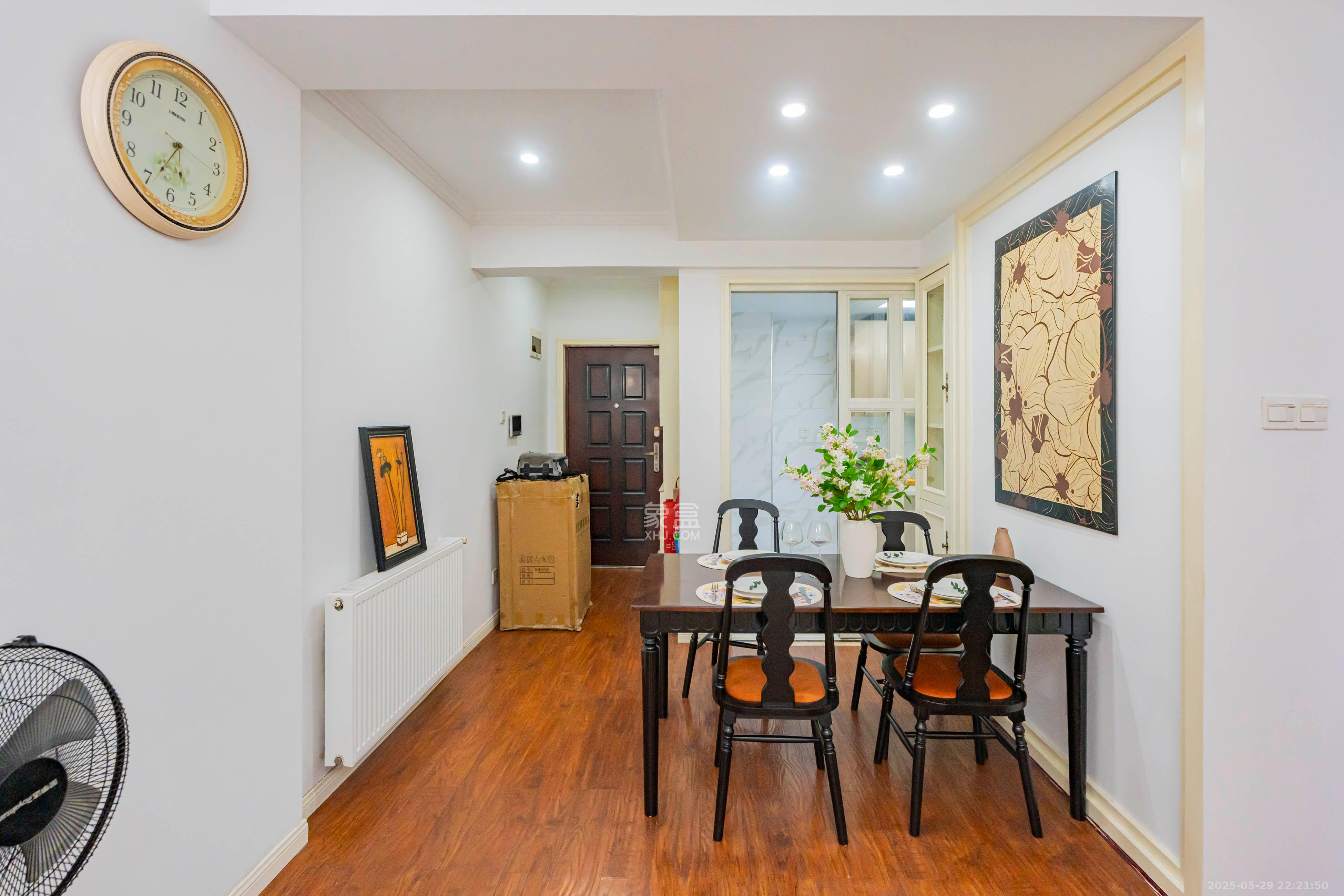 香江锦城 2室2厅1卫 87.8万 香江锦城 2室2厅1卫 87.8万客厅