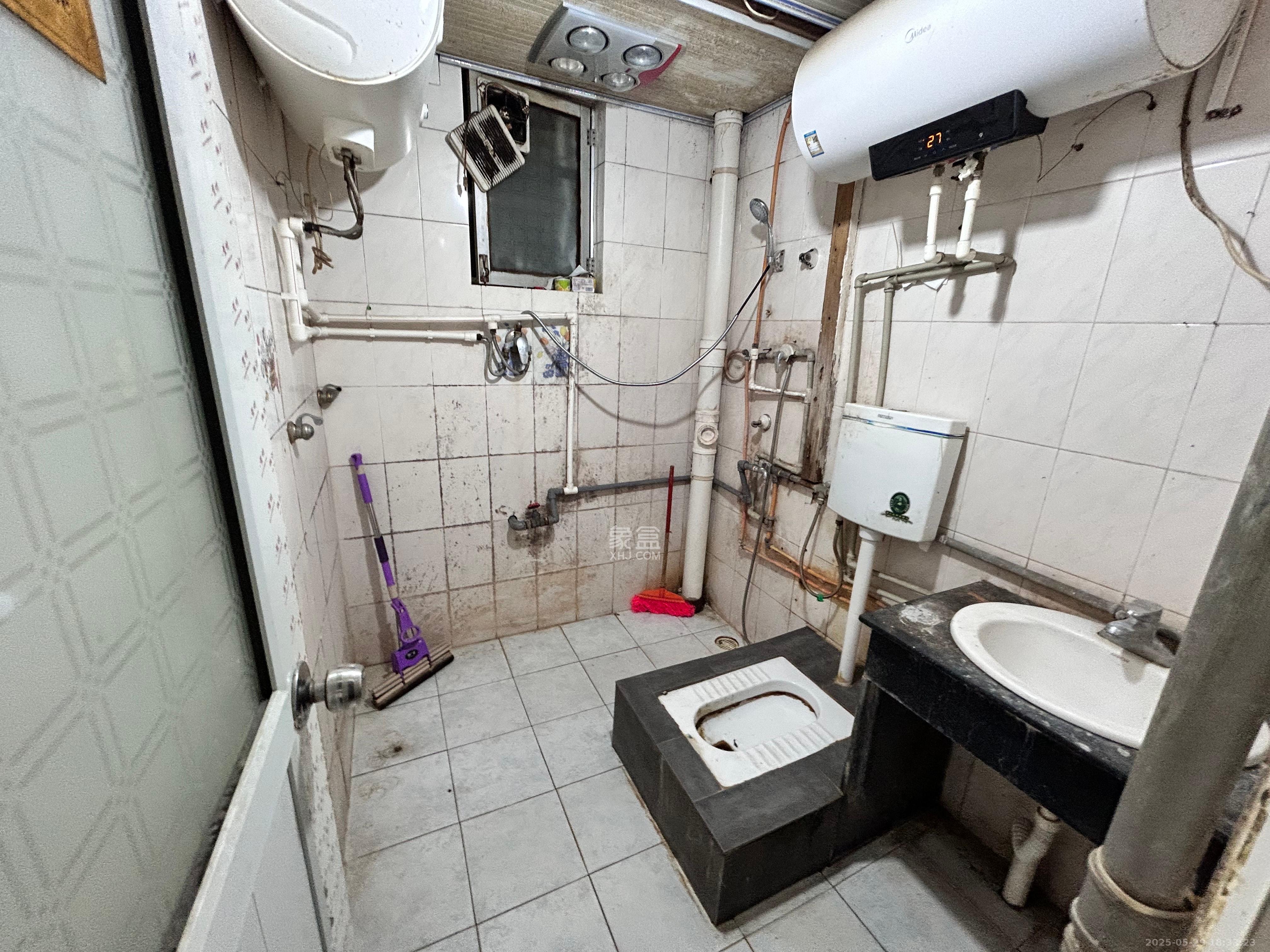 坡子街综合楼 3室2厅1卫 2900.0元/月 坡子街综合楼 3室2厅1卫 2900.0元/月室内图