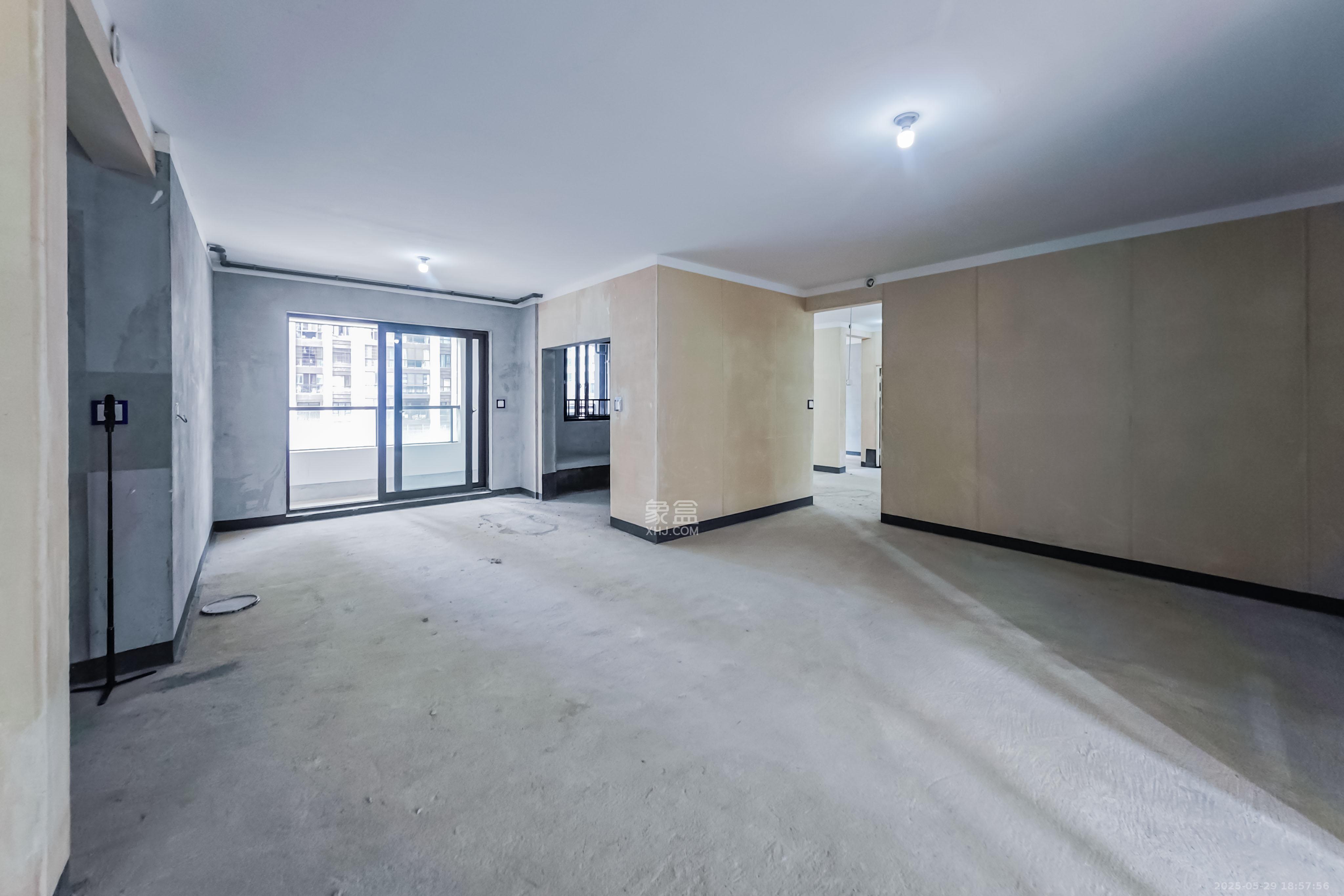 建发玖洲观澜  4室2厅2卫   238.00万