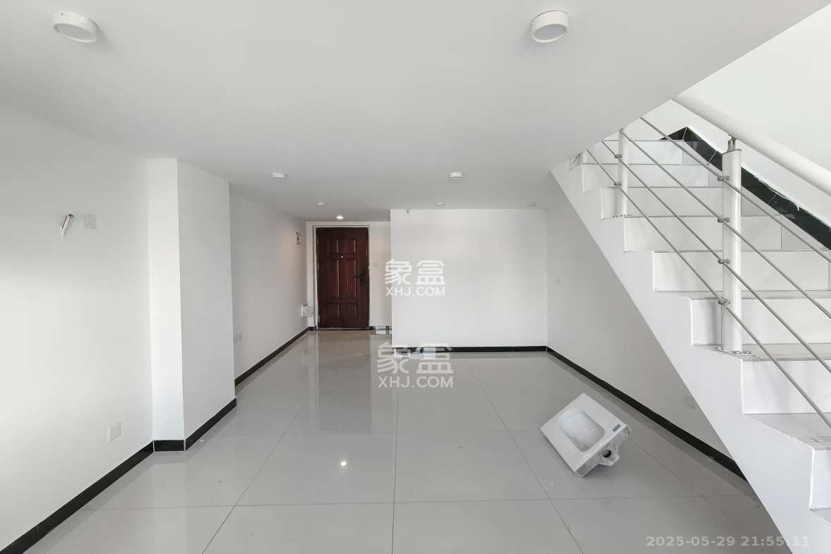 艾美潇湘  2室1厅1卫    32.0万 艾美潇湘  2室1厅1卫    32.0万客厅