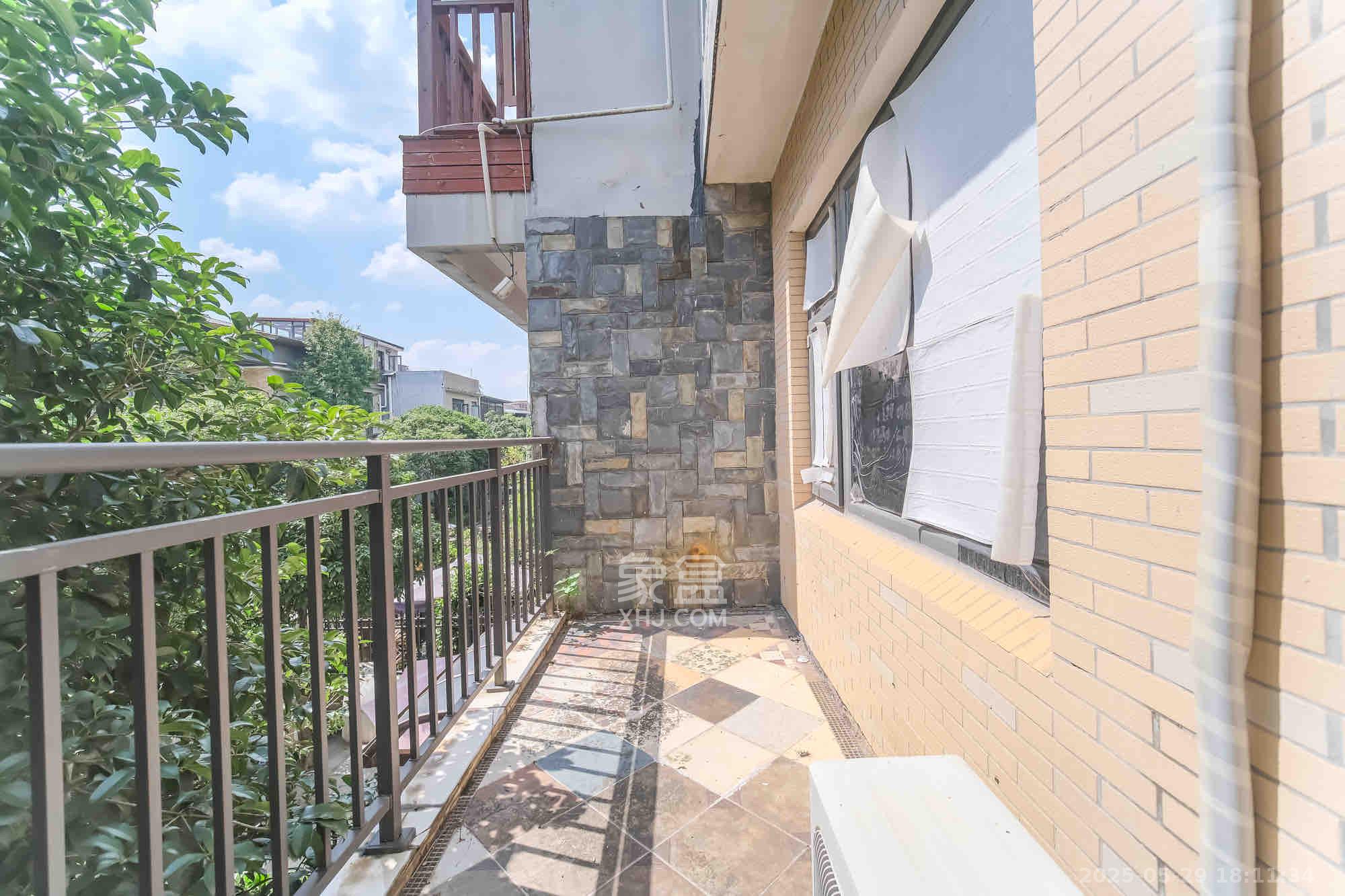 山水湾 5室2厅3卫 6800.0元/月 山水湾 5室2厅3卫 6800.0元/月室内图