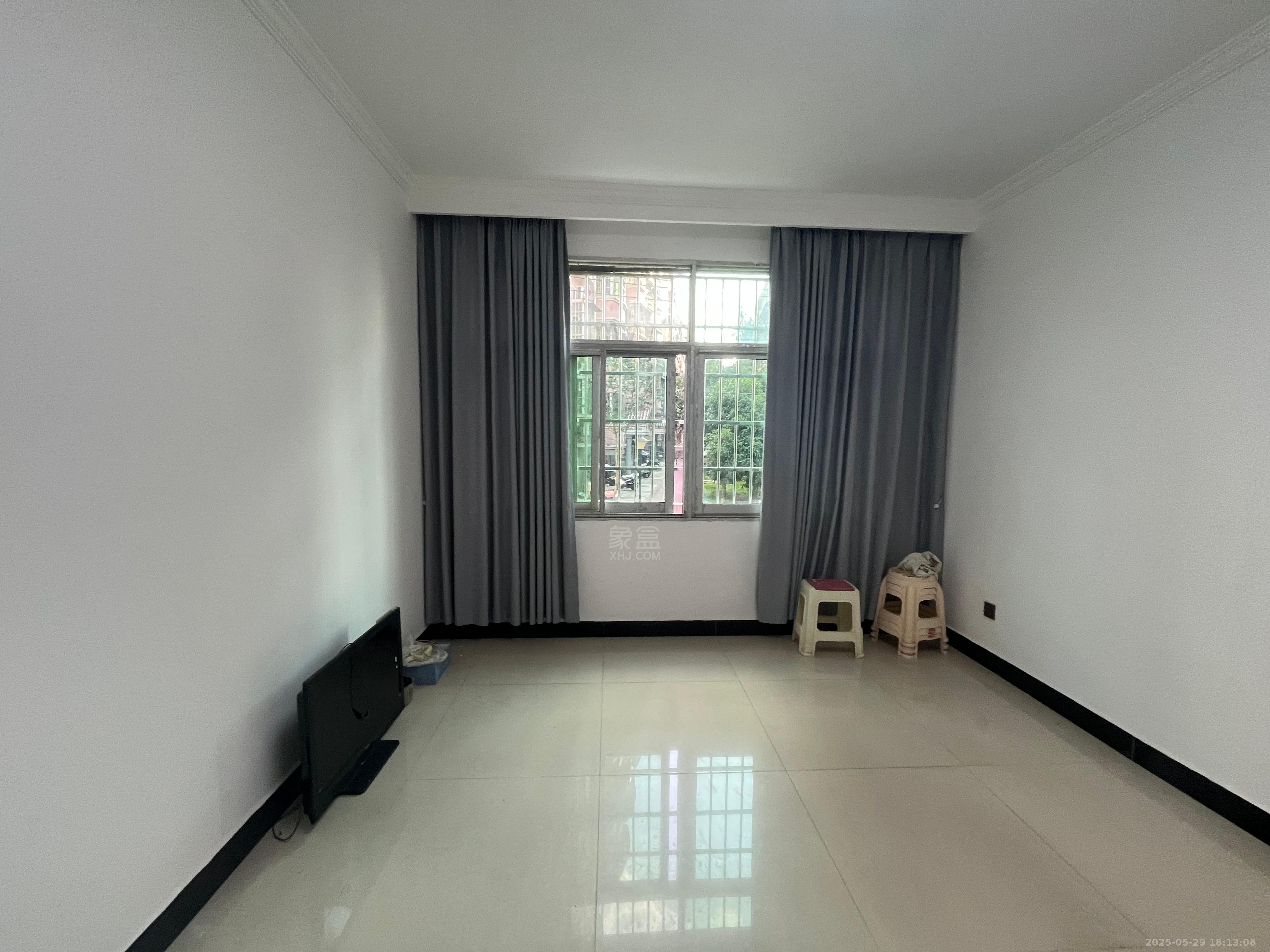 庆云山庄(里面有石塘冲) 3室2厅1卫 1200.0元/月 庆云山庄(里面有石塘冲) 3室2厅1卫 1200.0元/月室内图