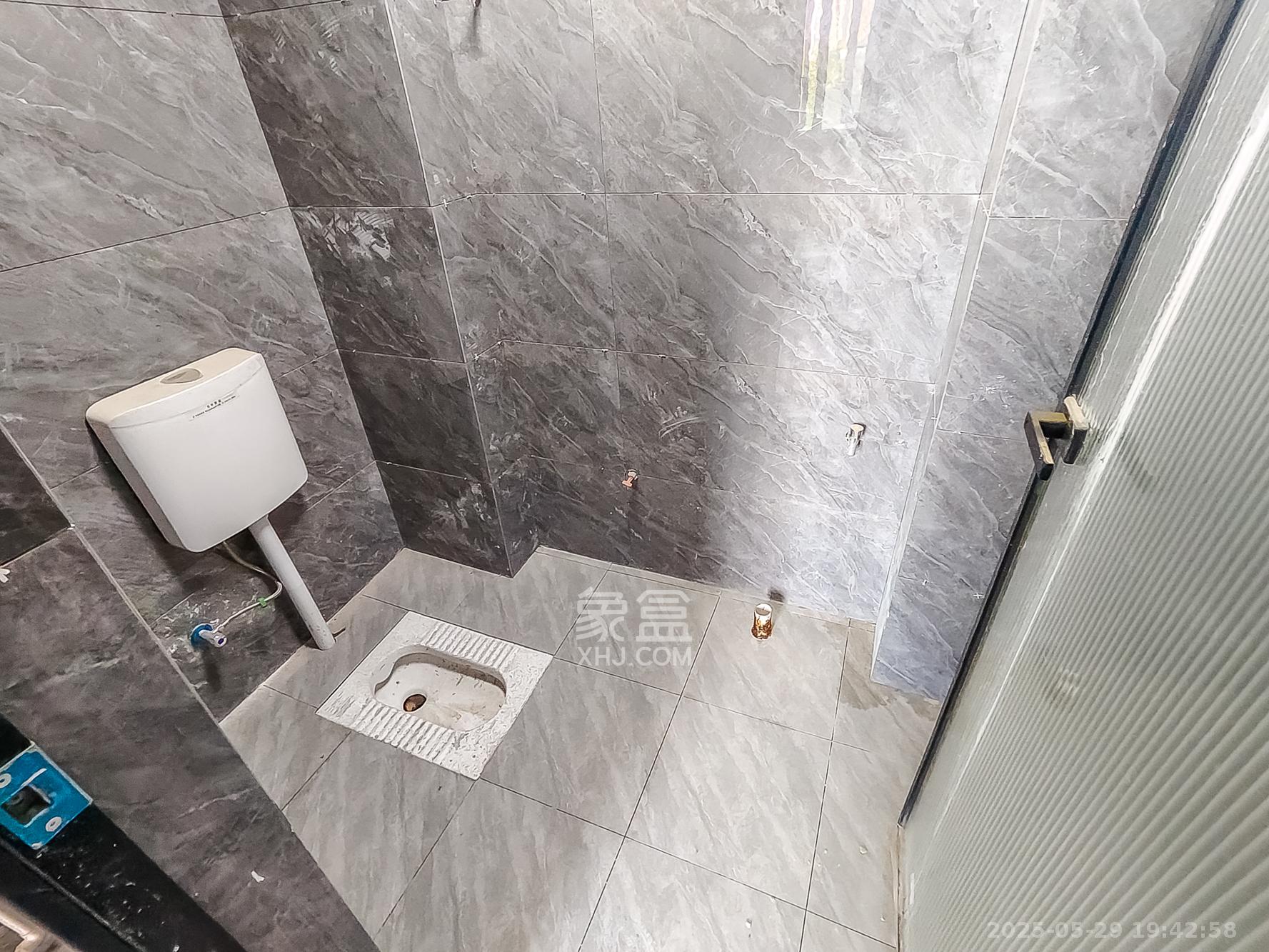 万科紫台 5室5厅4卫 389.0万 万科紫台 5室5厅4卫 389.0万卫生间