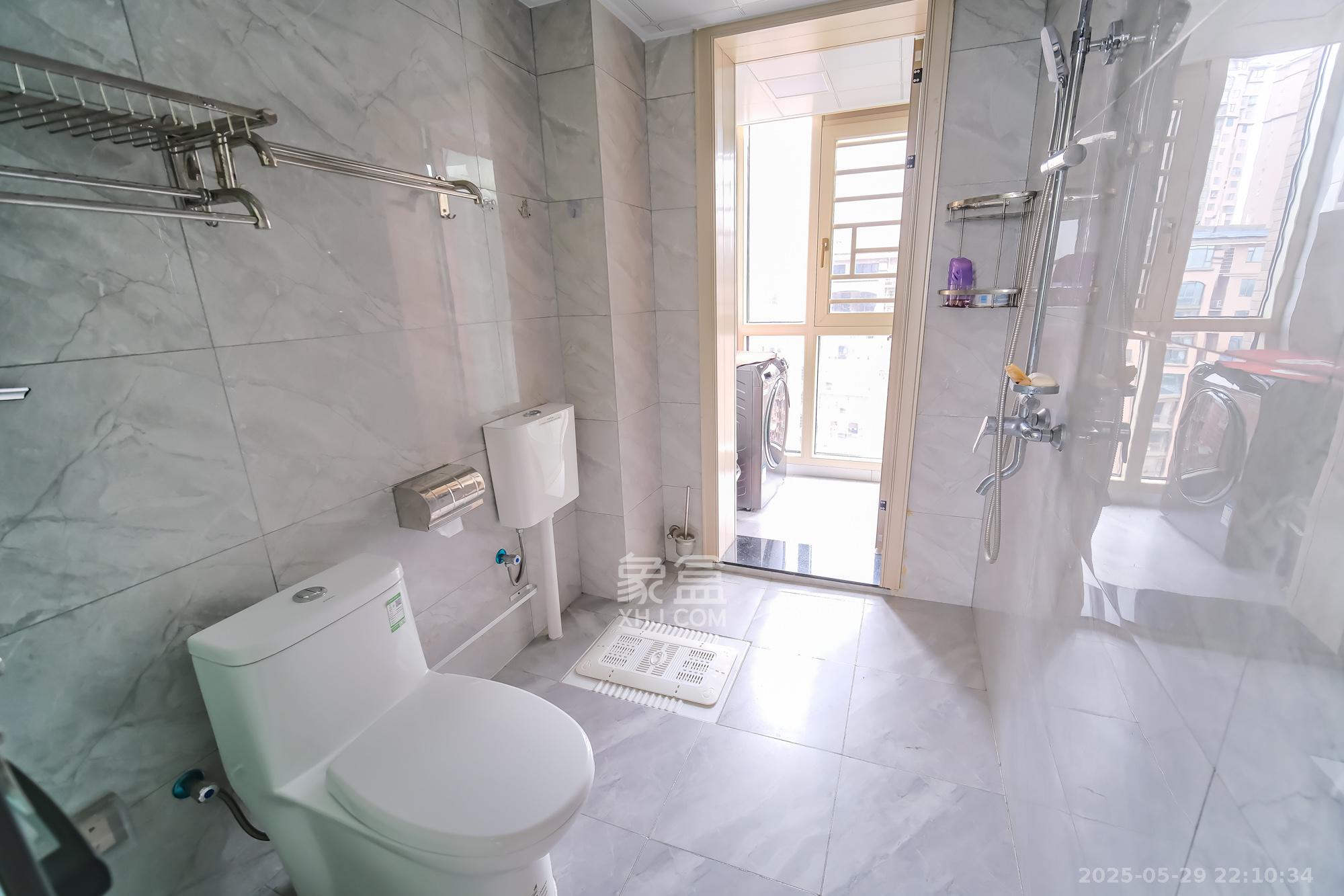 中安善化国际  4室2厅2卫    98.0万 中安善化国际  4室2厅2卫    98.0万卫生间