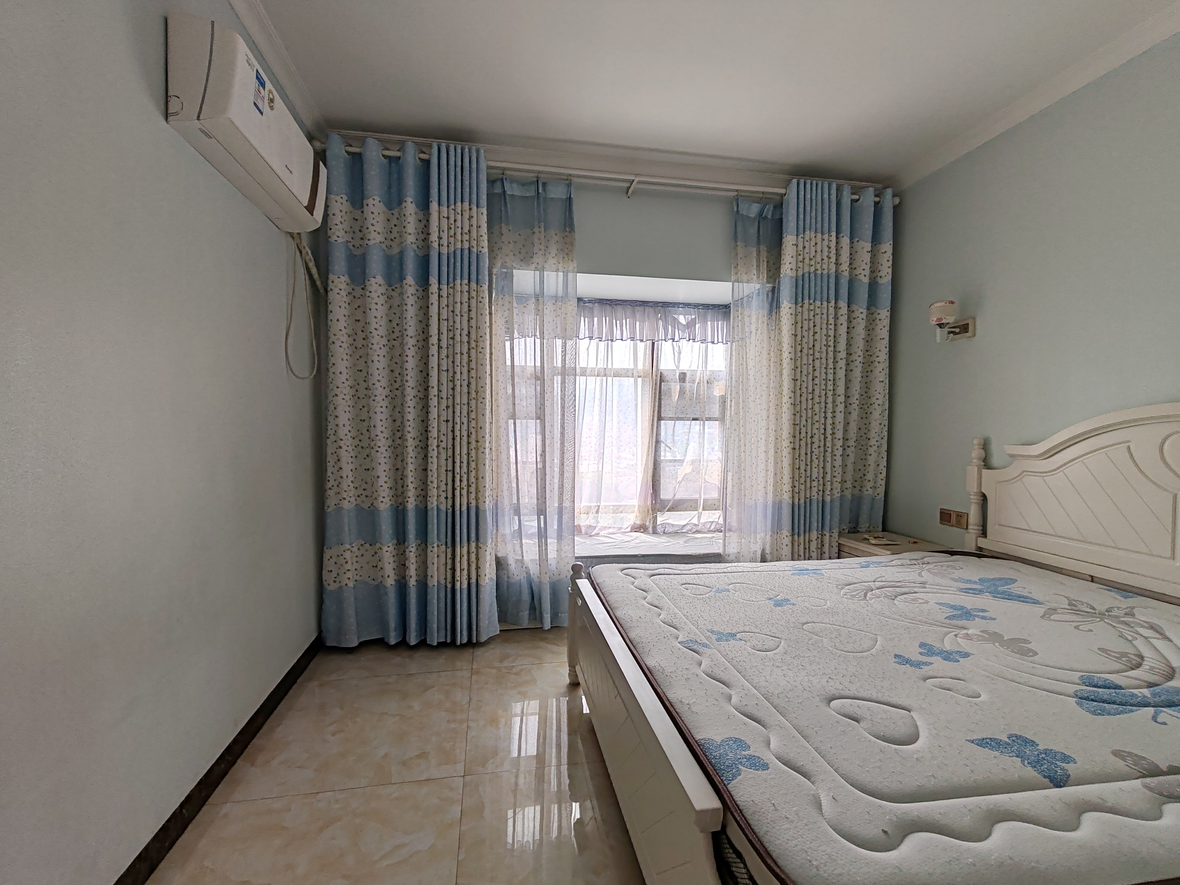 华天城小区 2室2厅1卫 2000.0元/月 华天城小区 2室2厅1卫 2000.0元/月室内图