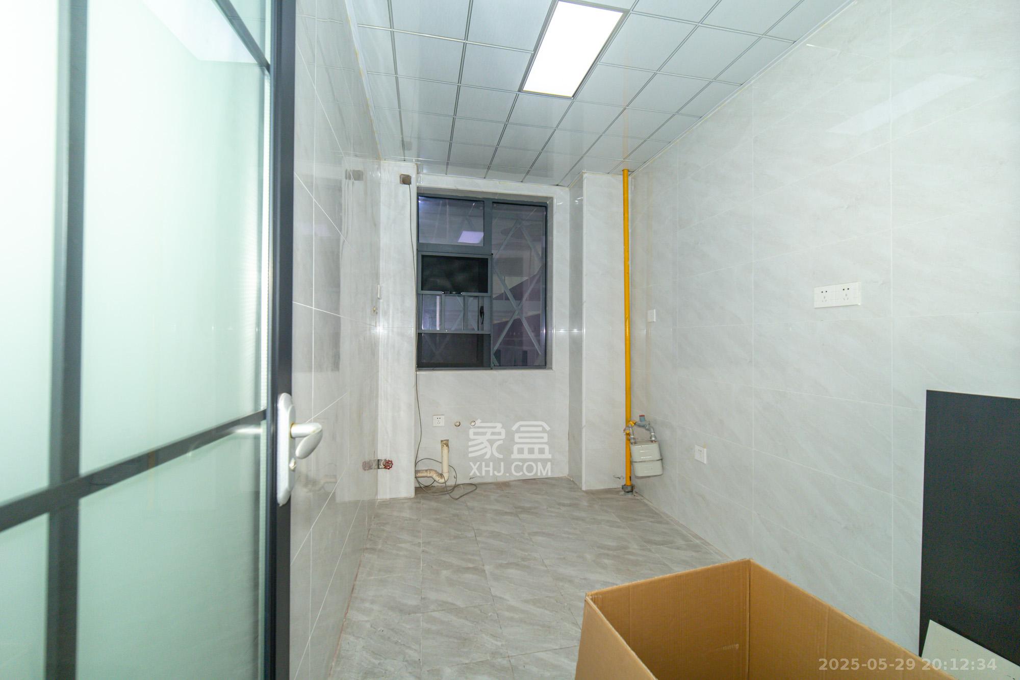 财富港湾(绿领大厦) 2室2厅1卫 75.0万 财富港湾(绿领大厦) 2室2厅1卫 75.0万卫生间