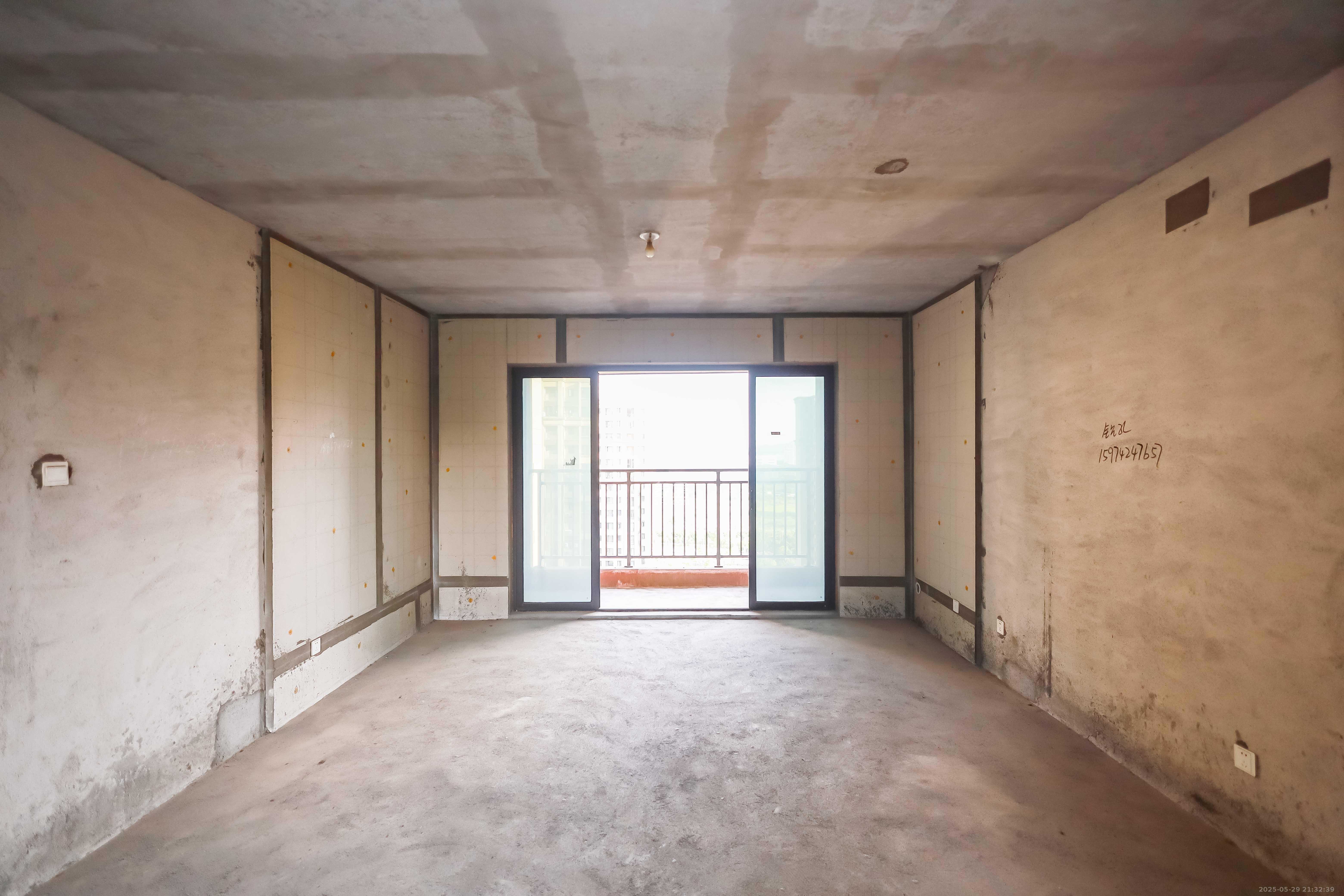 通号岭绣苑 4室2厅2卫 126.0万 通号岭绣苑 4室2厅2卫 126.0万客厅