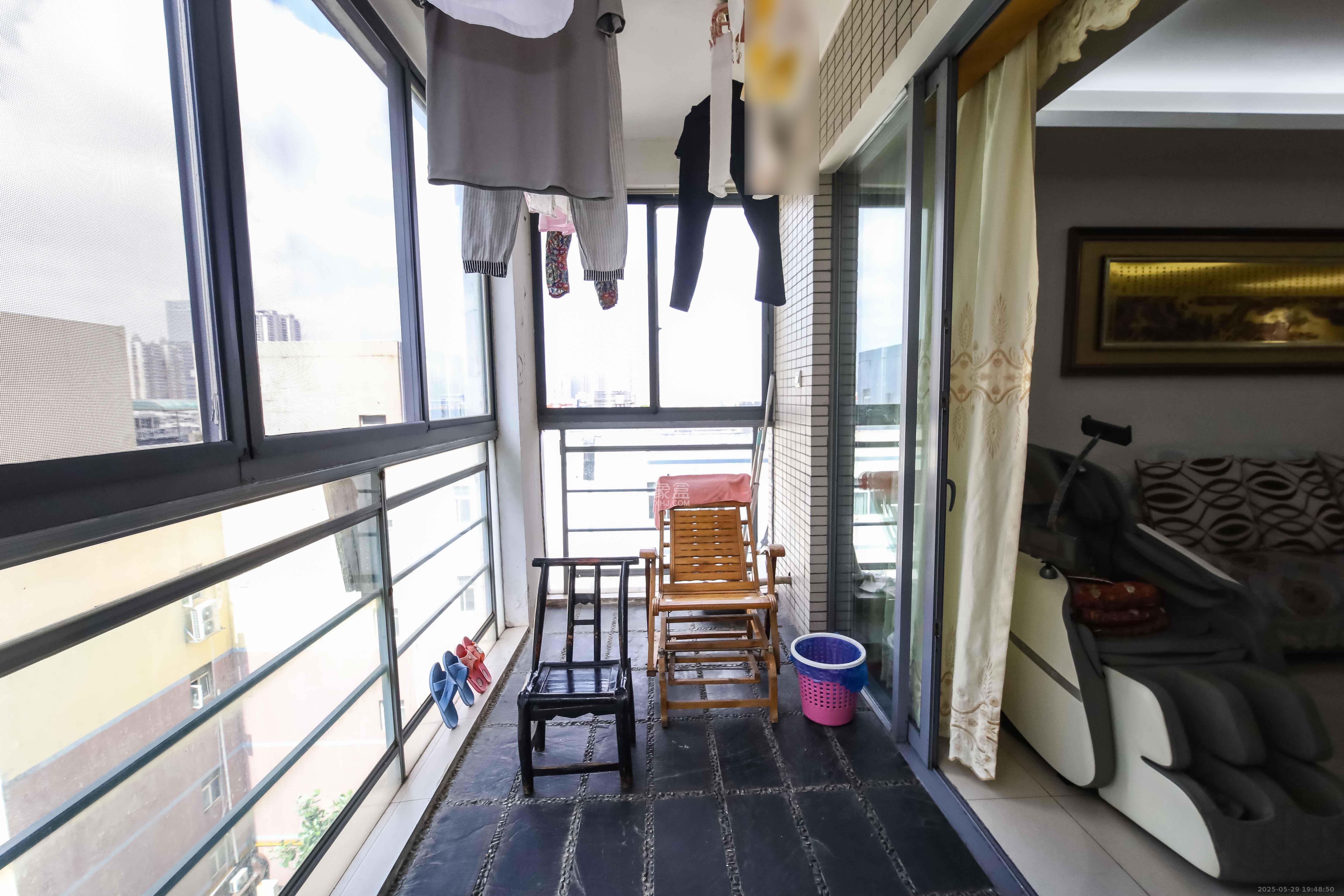 银港水晶城 4室2厅2卫 120.0万 银港水晶城 4室2厅2卫 120.0万阳台