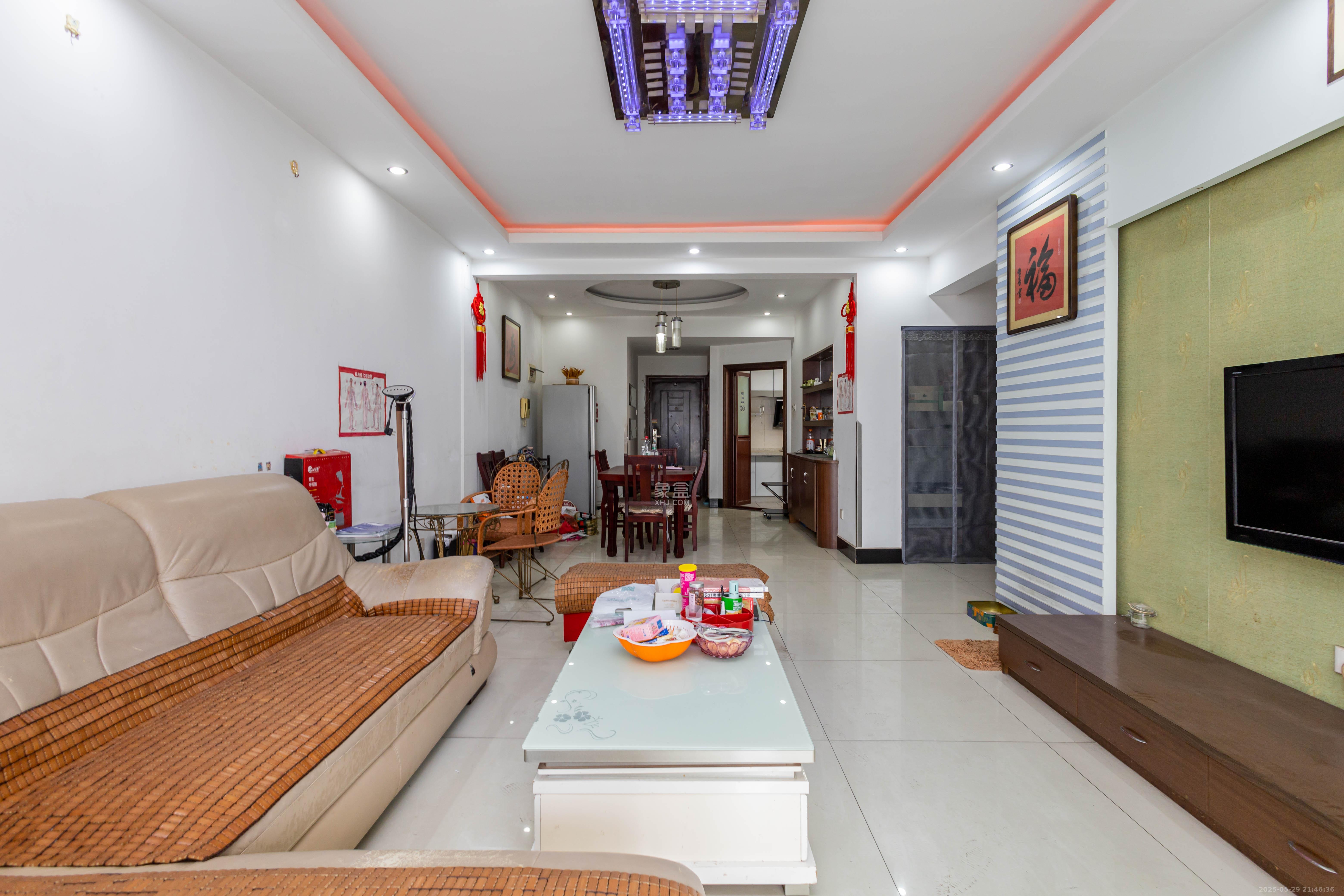 星城国际 2室2厅1卫 39.8万 星城国际 2室2厅1卫 39.8万客厅