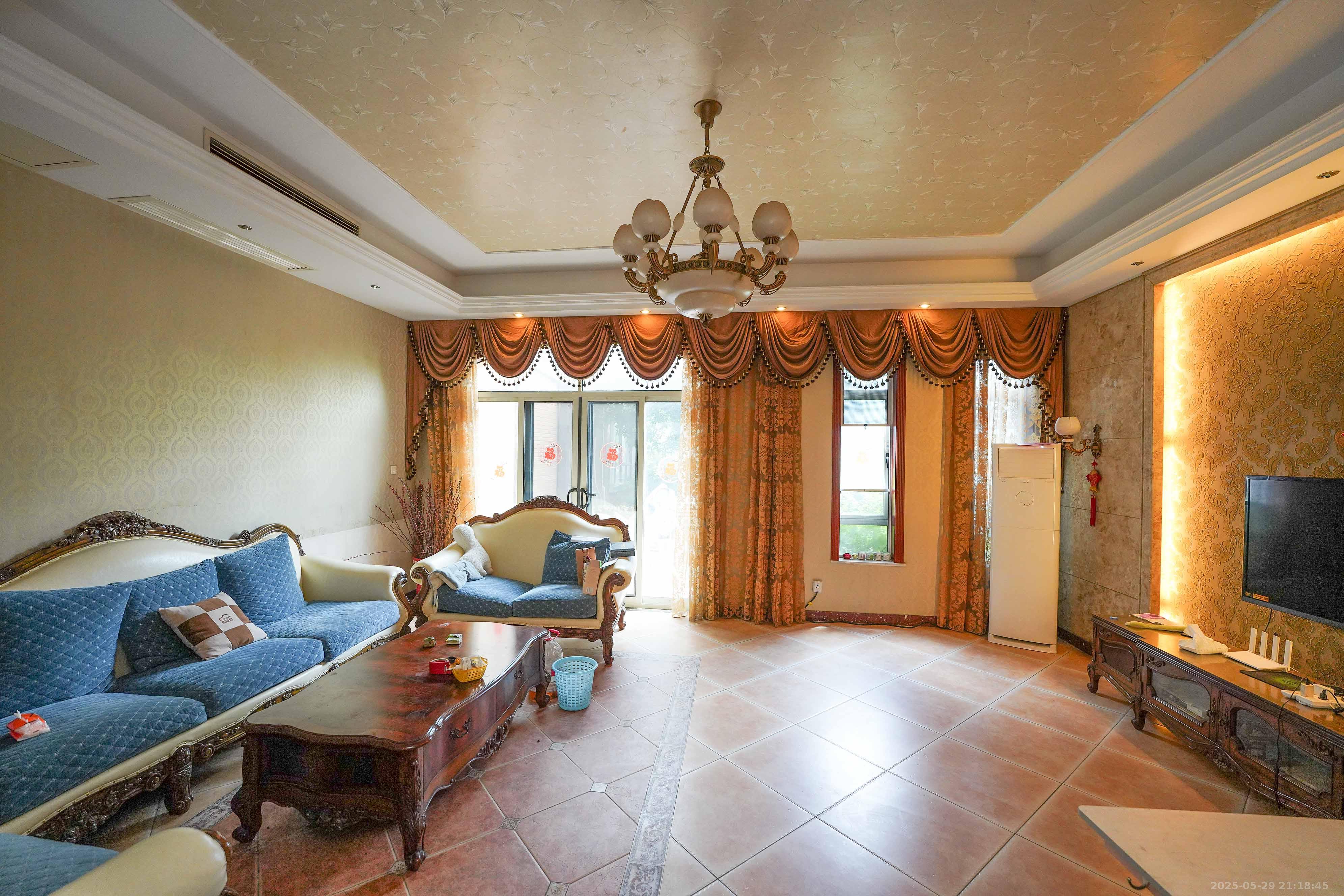 格兰小镇  5室2厅3卫    448.0万 格兰小镇  5室2厅3卫    448.0万