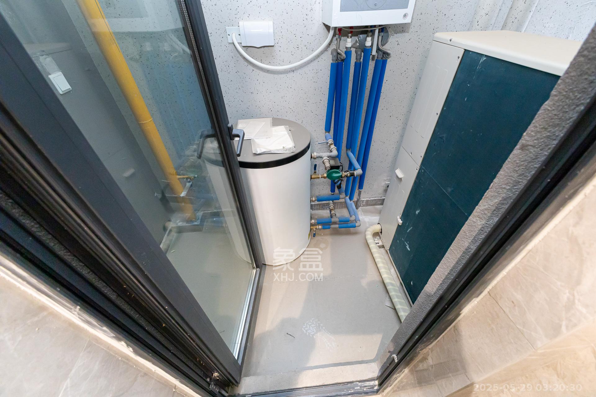 越秀湘江星汇城三期 4室2厅3卫 248.0万 越秀湘江星汇城三期 4室2厅3卫 248.0万阳台