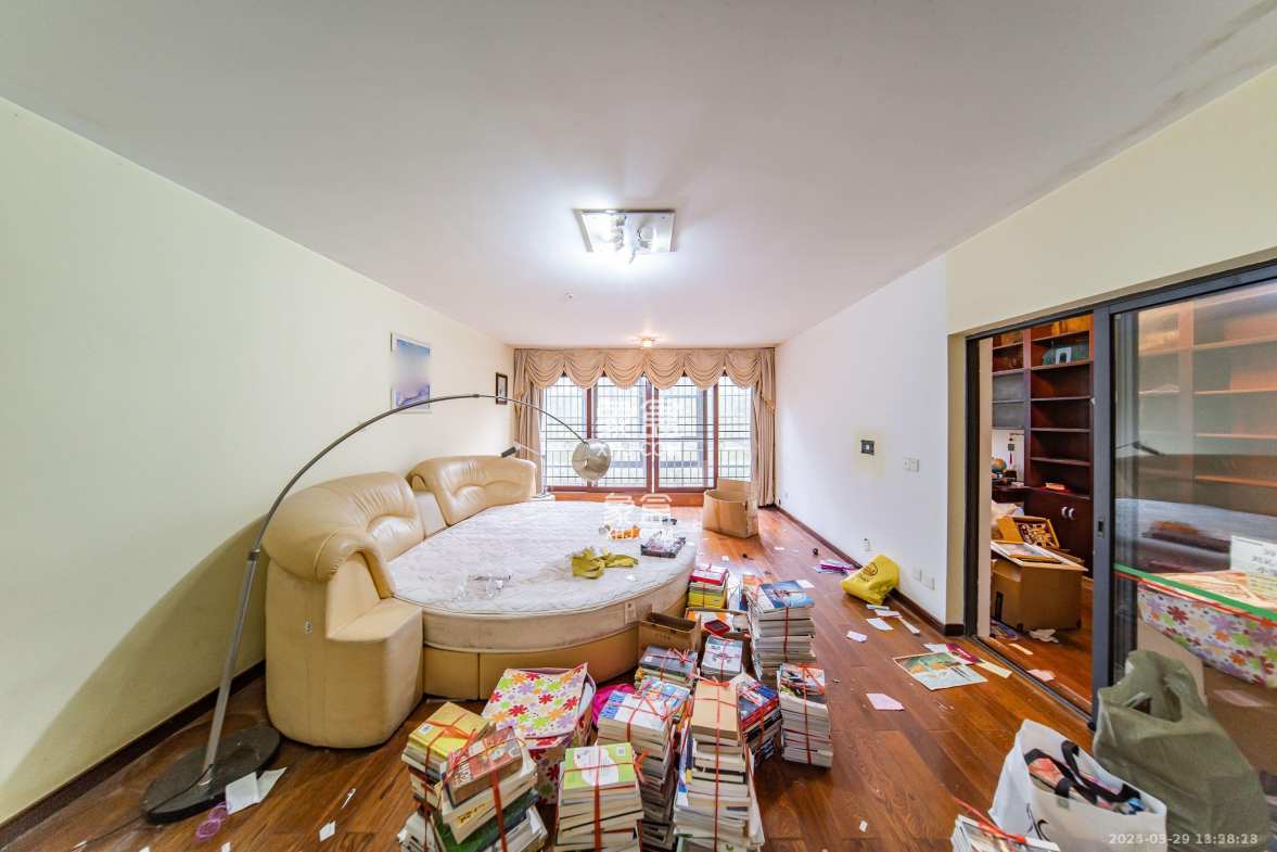 阳光100一期、四五期 5室2厅3卫 6500.0元/月 阳光100一期、四五期 5室2厅3卫 6500.0元/月室内图