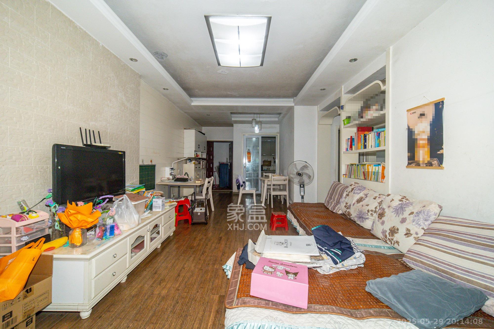 幸福里润城(幸福里二期) 3室2厅1卫 56.0万 幸福里润城(幸福里二期) 3室2厅1卫 56.0万客厅