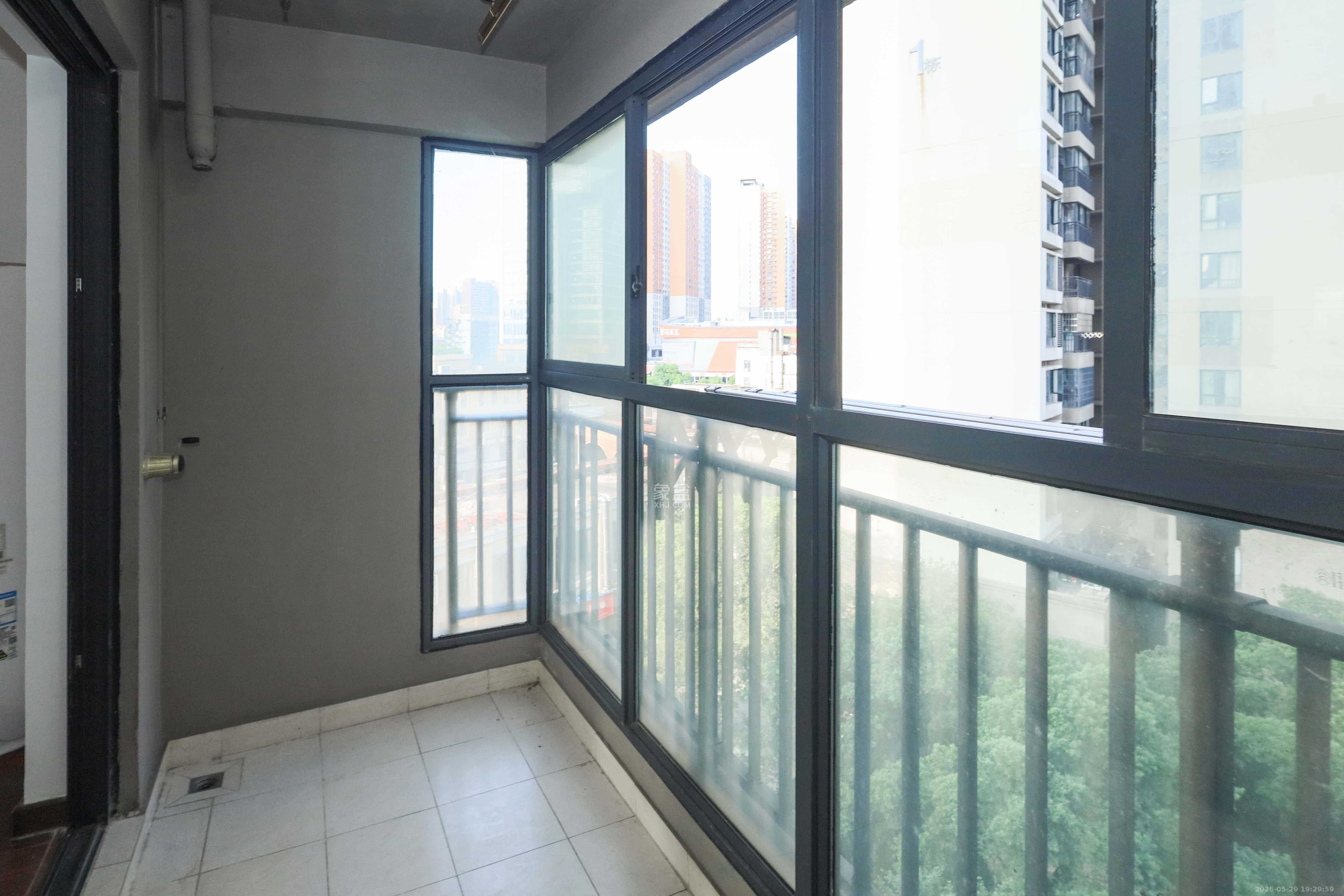 万科城市花园  3室2厅2卫    98.8万 万科城市花园  3室2厅2卫    98.8万阳台