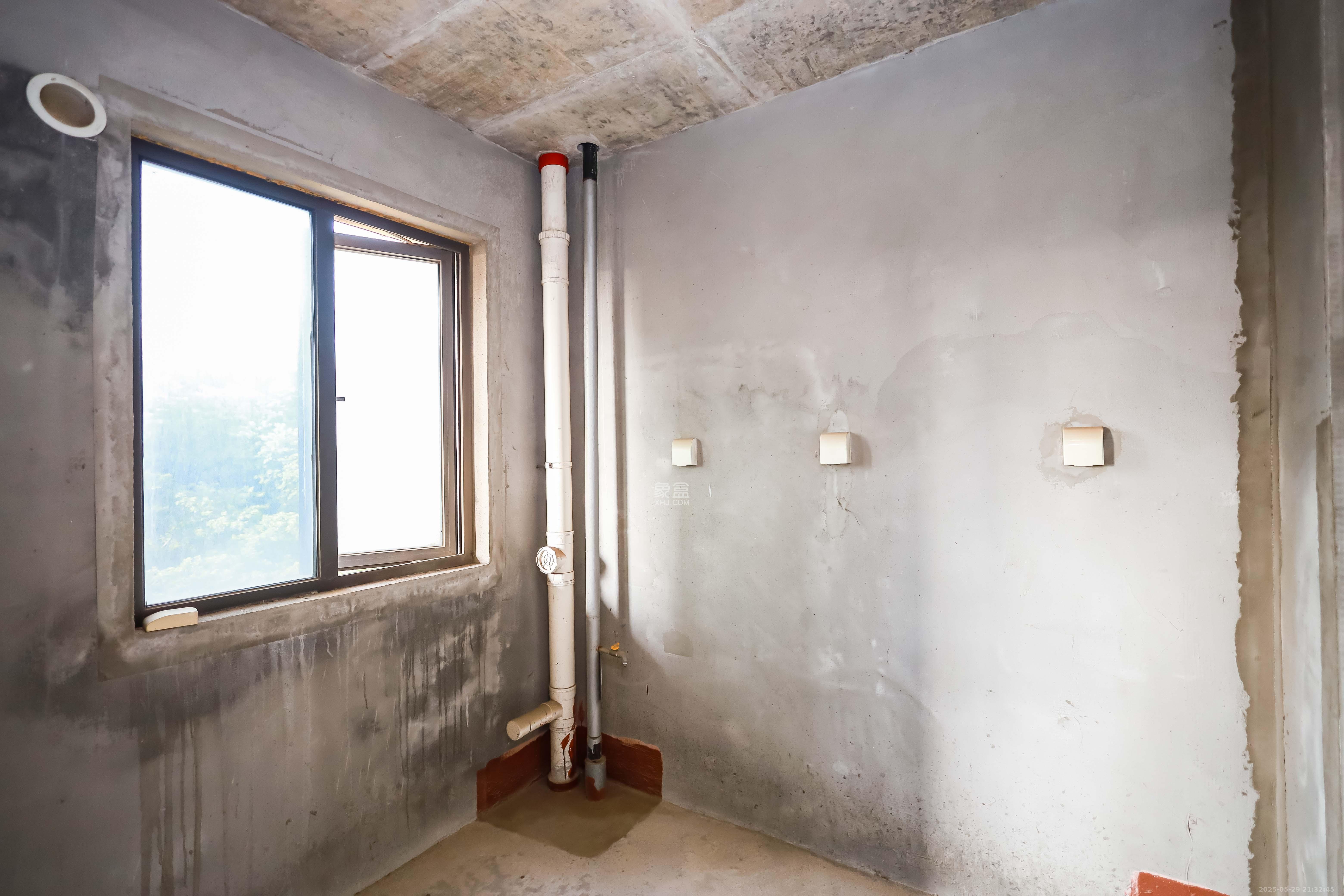 通号岭绣苑 4室2厅2卫 126.0万 通号岭绣苑 4室2厅2卫 126.0万厨房