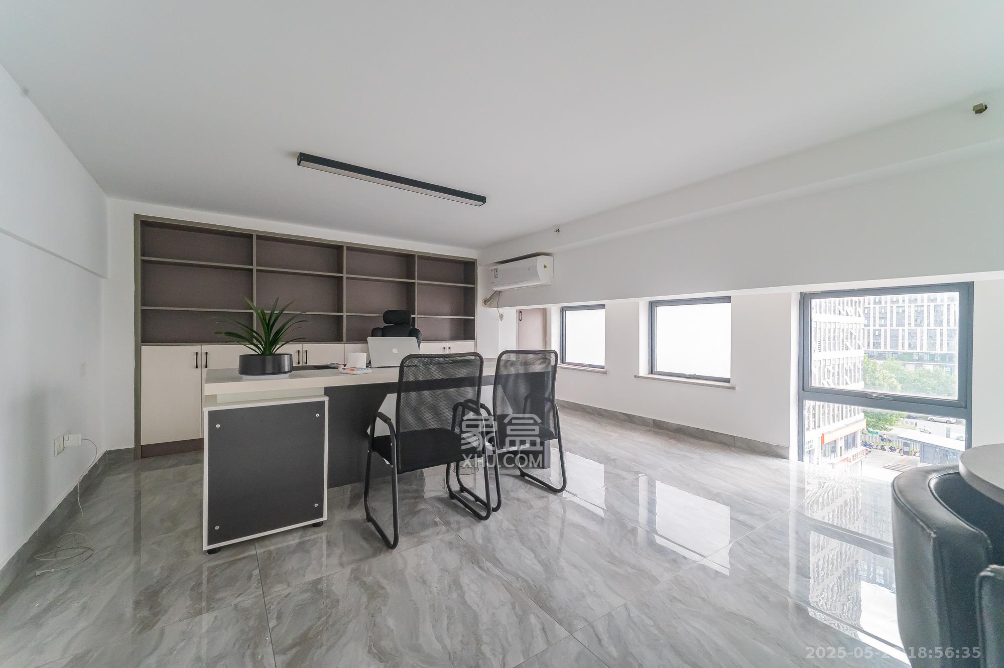 华润置地广场二期  1室1厅1卫    33.0万 华润置地广场二期  1室1厅1卫    33.0万客厅