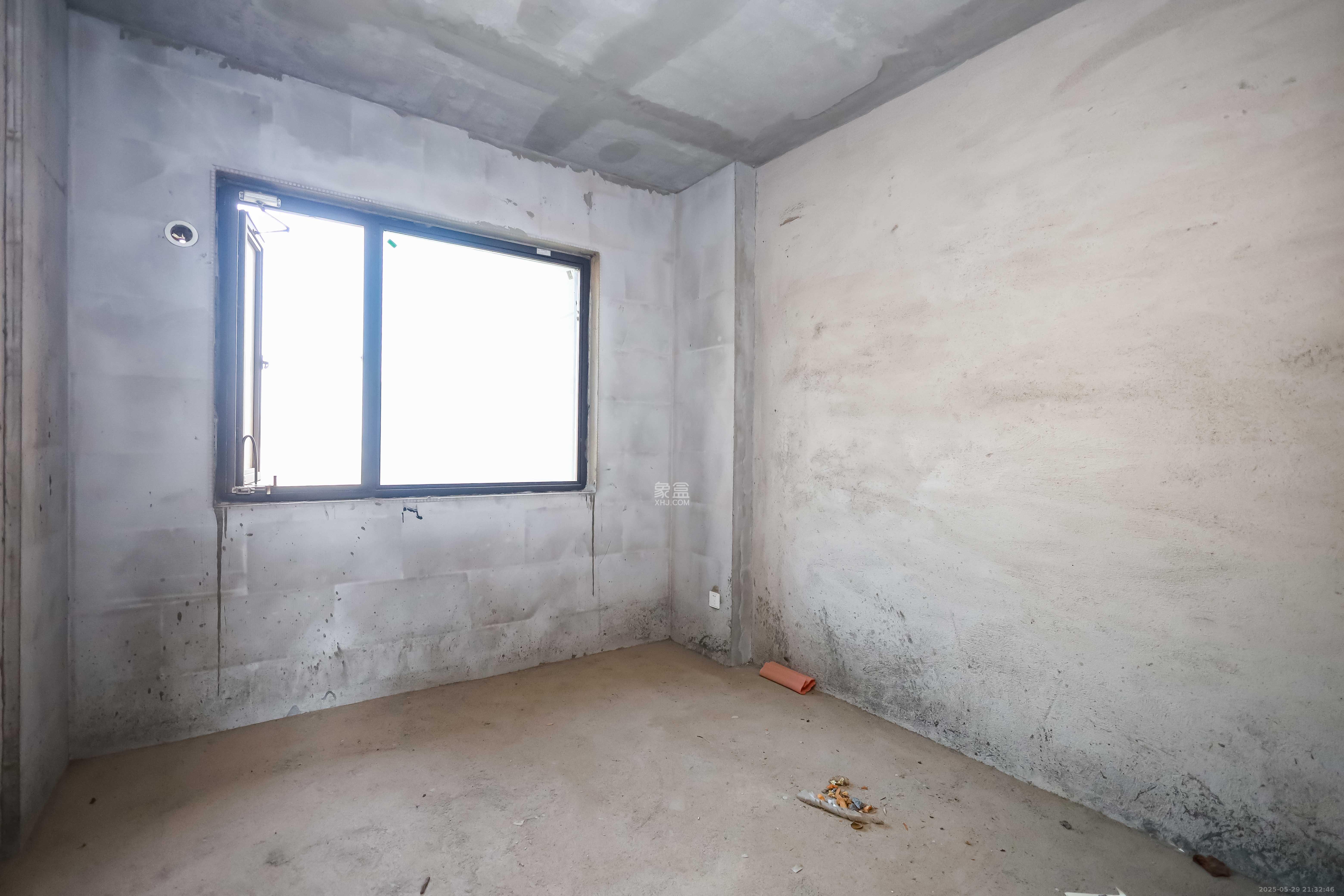 通号岭绣苑 4室2厅2卫 126.0万 通号岭绣苑 4室2厅2卫 126.0万卧室