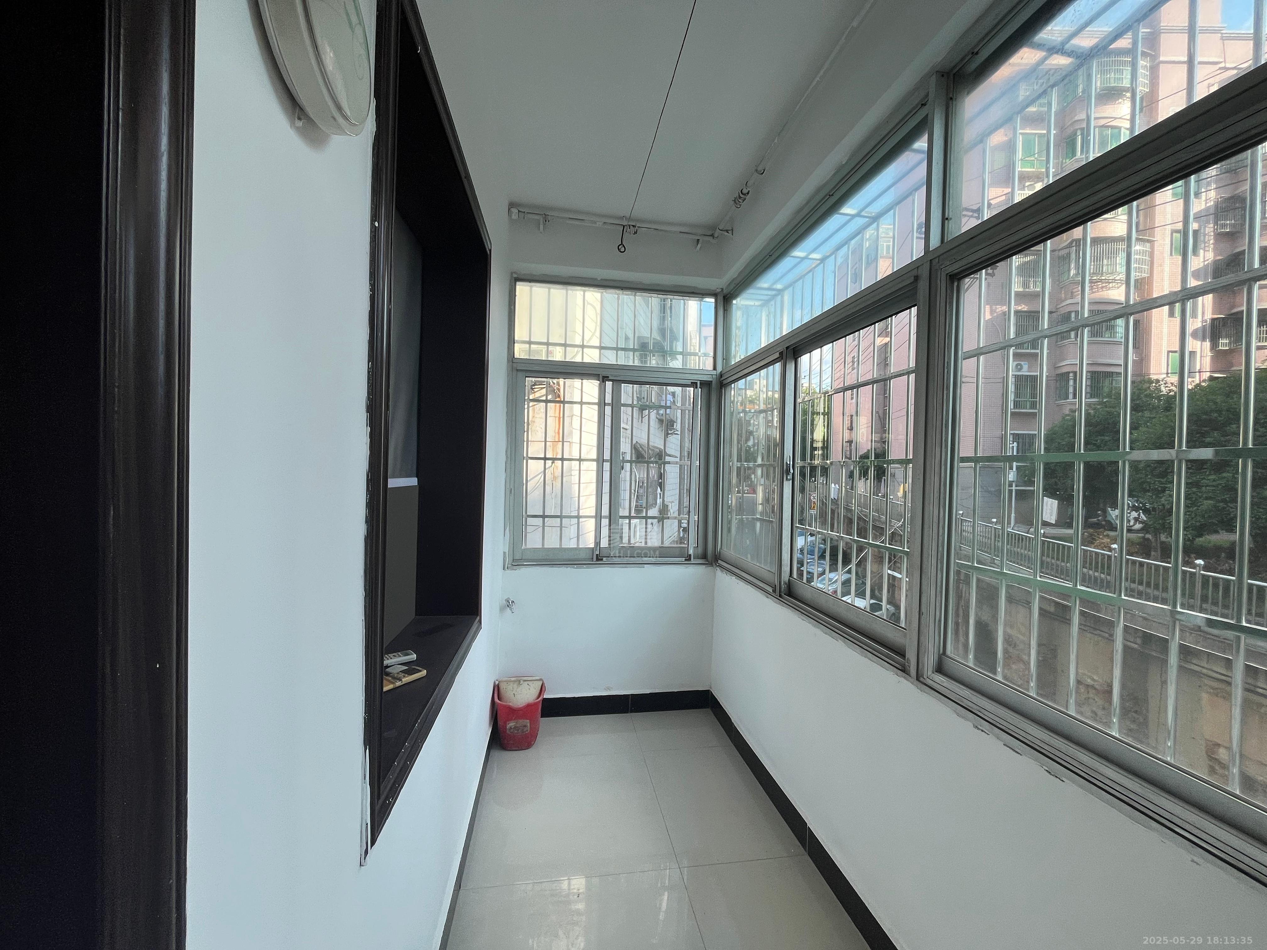 庆云山庄(里面有石塘冲) 3室2厅1卫 1200.0元/月 庆云山庄(里面有石塘冲) 3室2厅1卫 1200.0元/月室内图