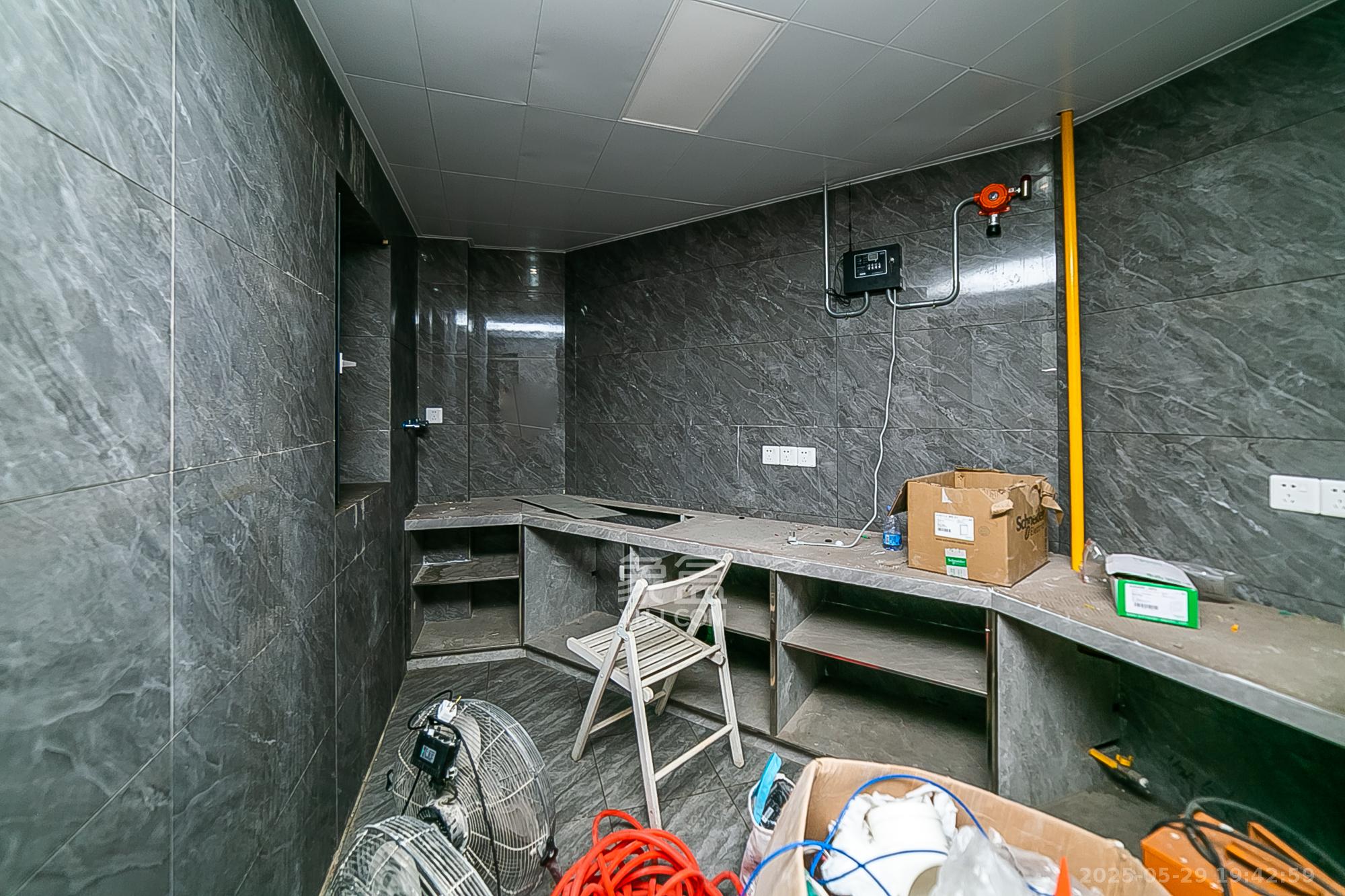 万科紫台 5室5厅4卫 389.0万 万科紫台 5室5厅4卫 389.0万厨房