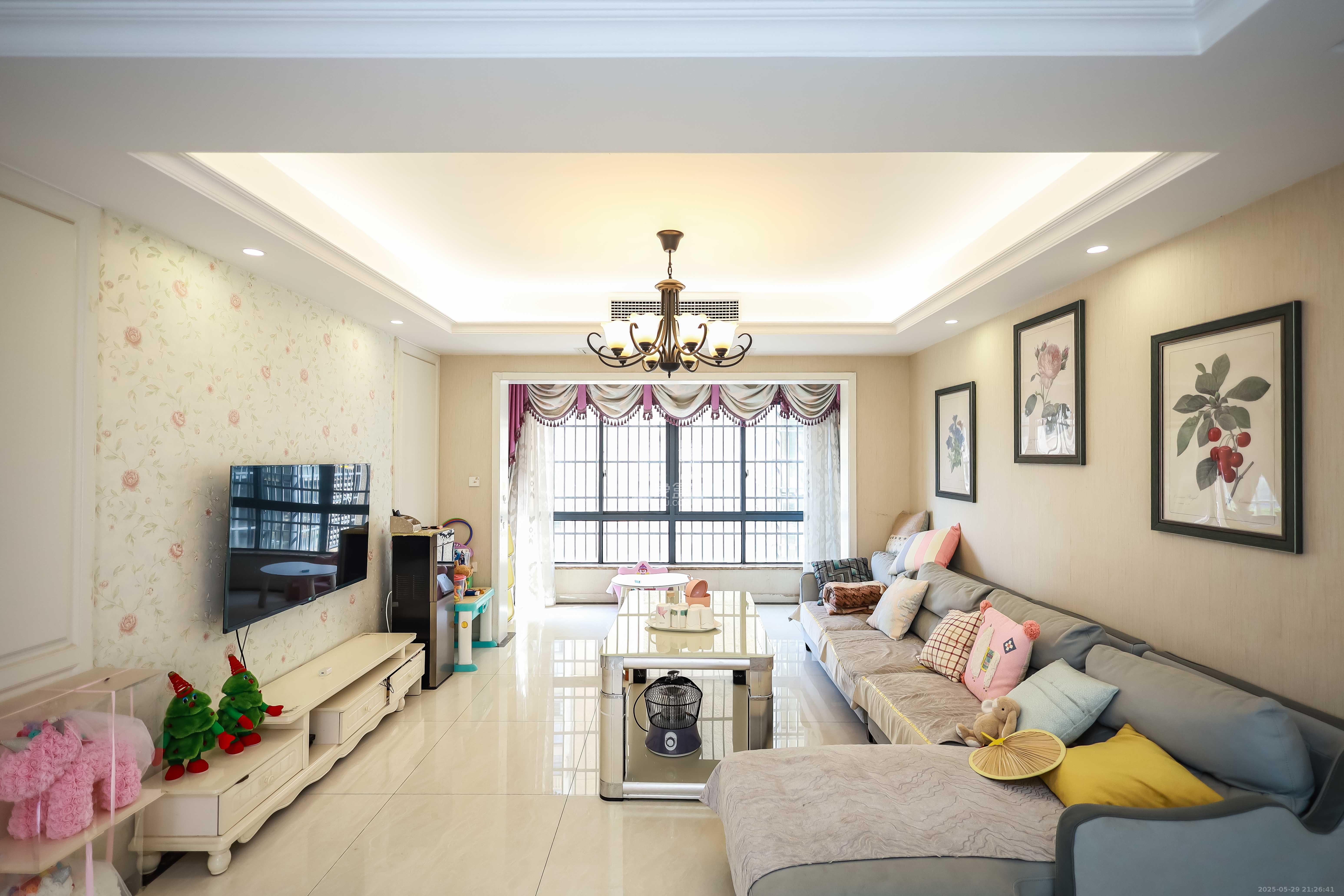 天麓尚层 4室2厅2卫 95.0万 天麓尚层 4室2厅2卫 95.0万客厅