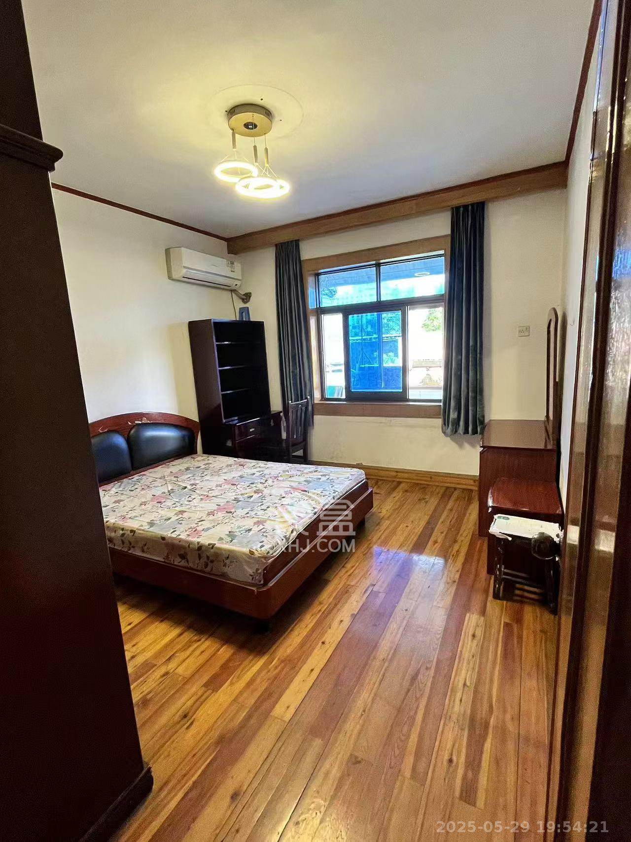 湘雅医学院(湘雅附一北院)  3室2厅1卫    2400.0元/月 湘雅医学院(湘雅附一北院)  3室2厅1卫    2400.0元/月室内图