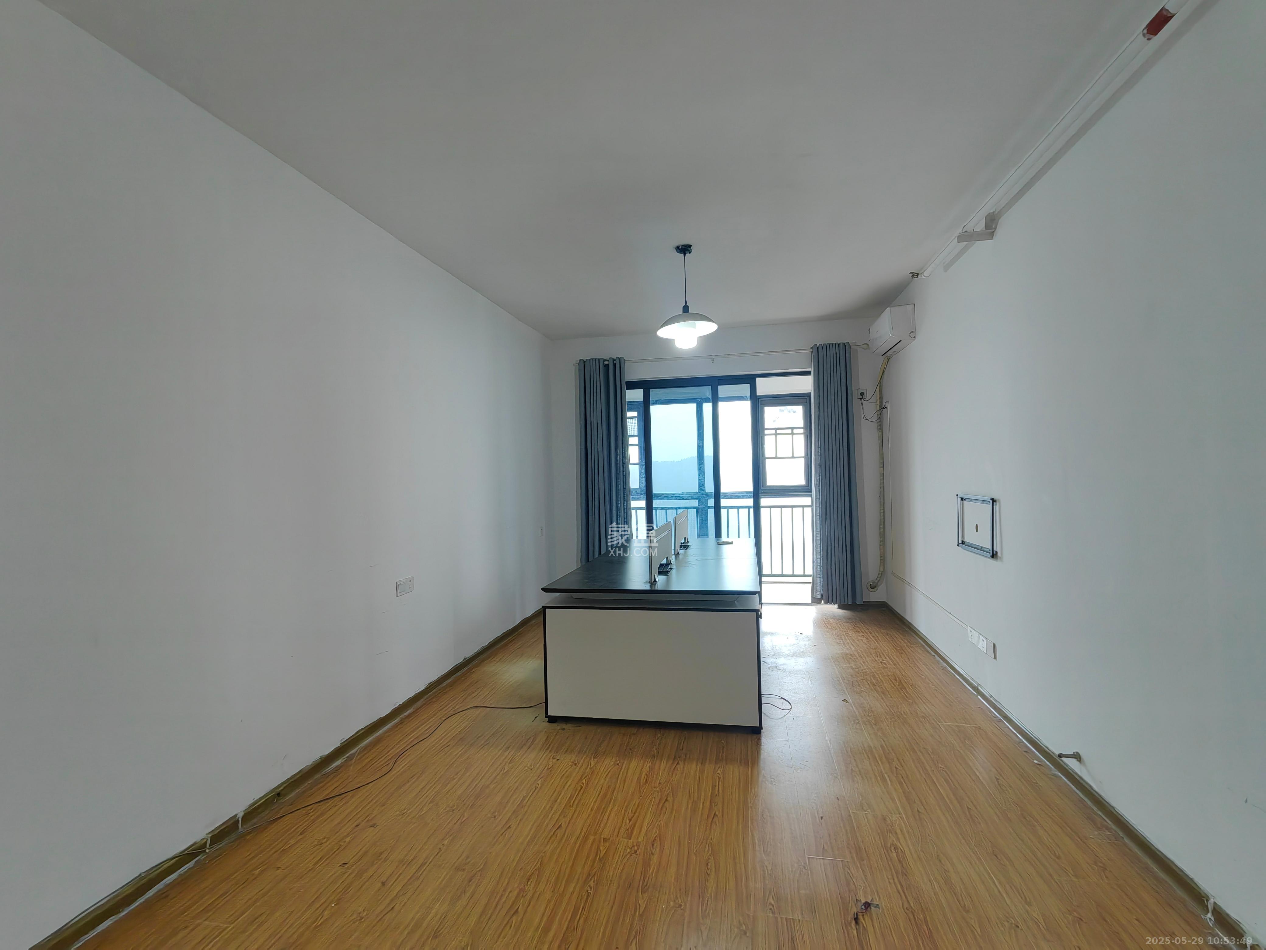 中建梅溪湖中心  3室2厅2卫    2800.0元/月