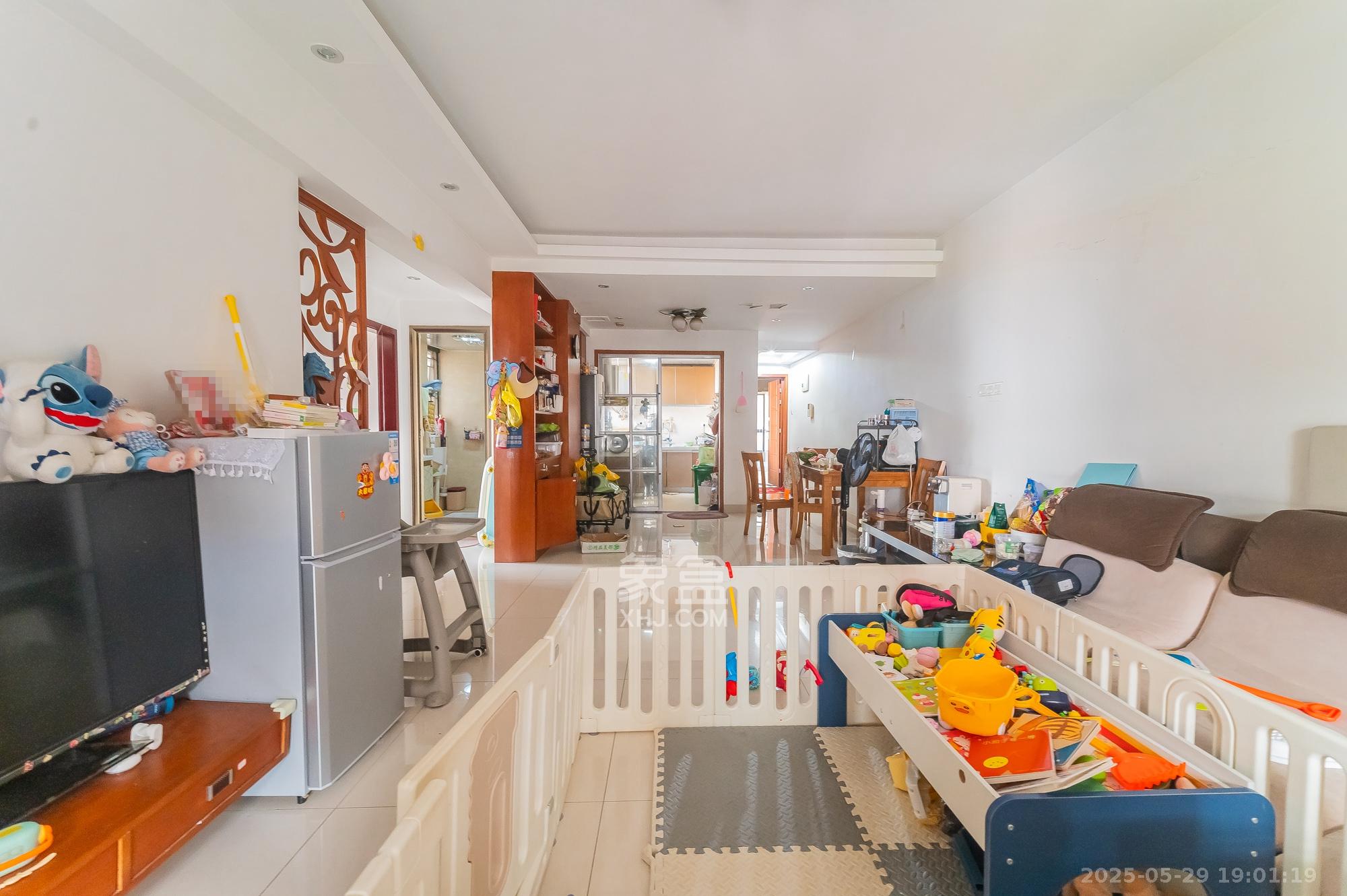 华润凤凰城二期 3室2厅1卫 70.0万 华润凤凰城二期 3室2厅1卫 70.0万客厅