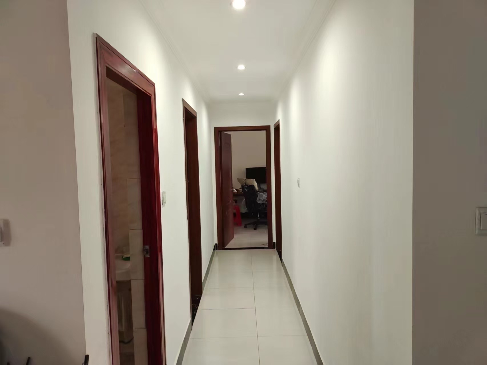 绿地东郡小区  3室2厅2卫    93.0万 绿地东郡小区  3室2厅2卫    93.0万客厅