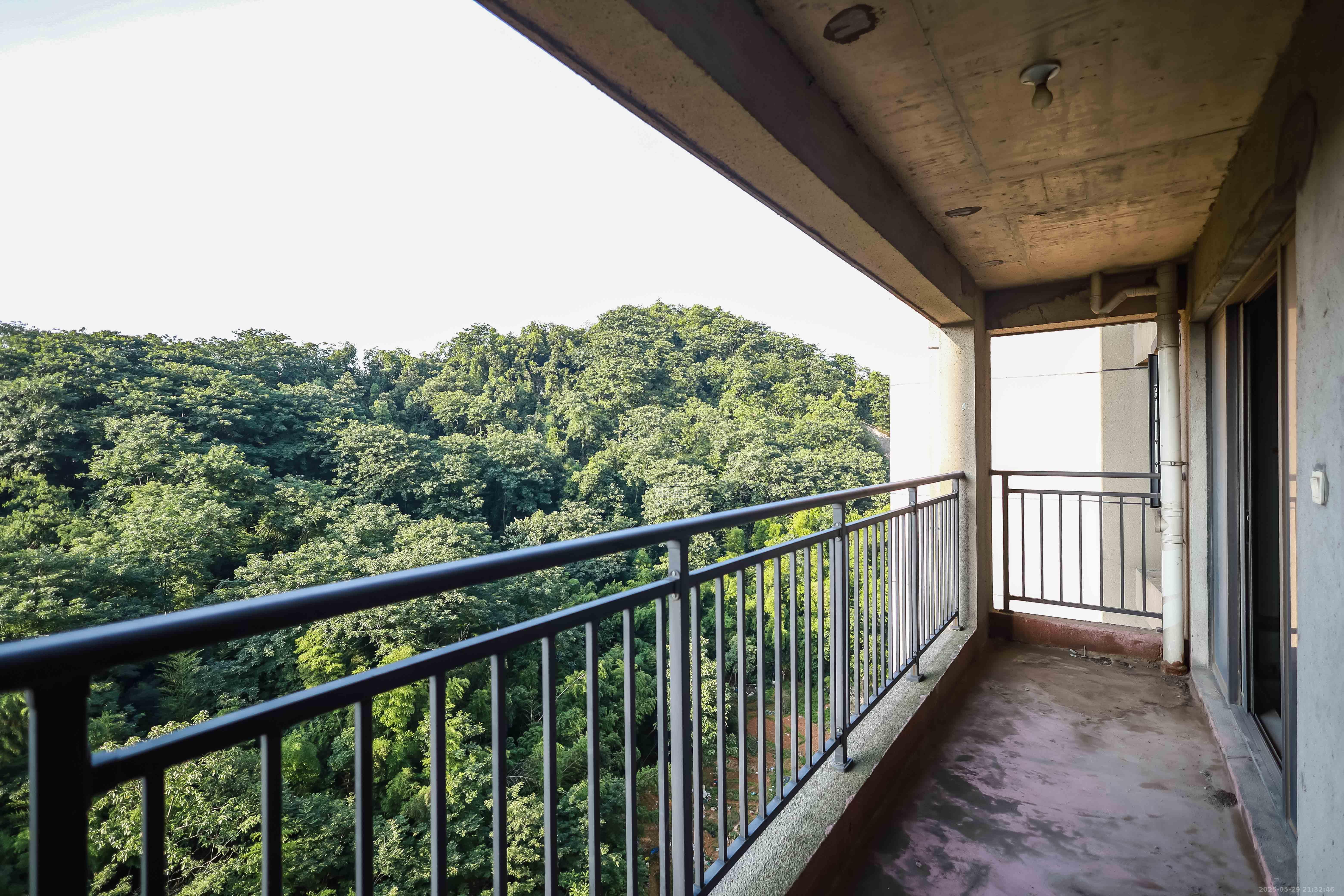 通号岭绣苑 4室2厅2卫 126.0万 通号岭绣苑 4室2厅2卫 126.0万阳台