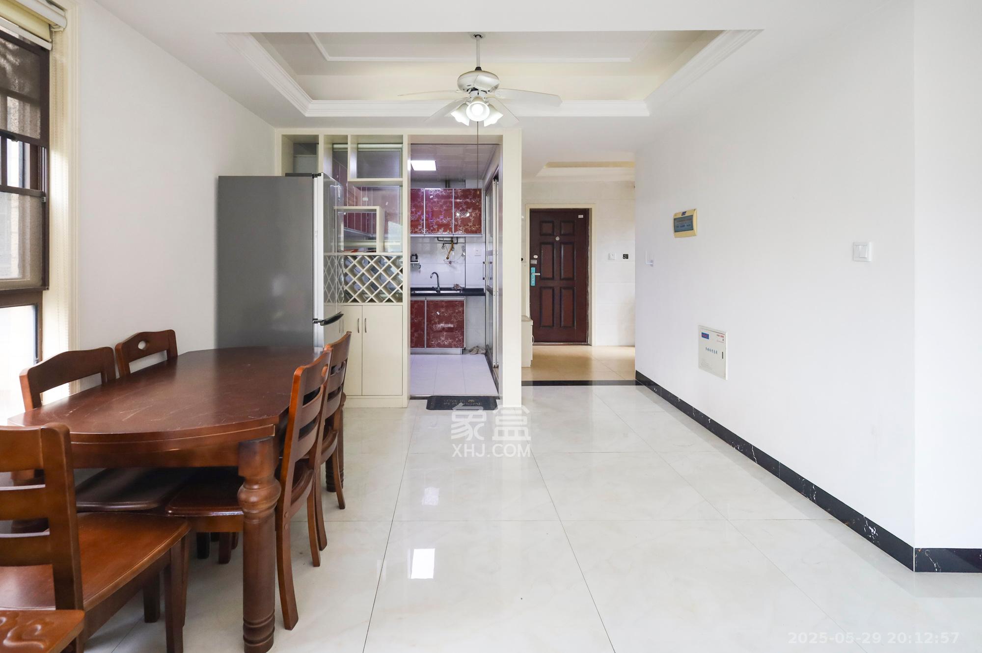 山语城二期  3室1厅1卫    67.0万客厅